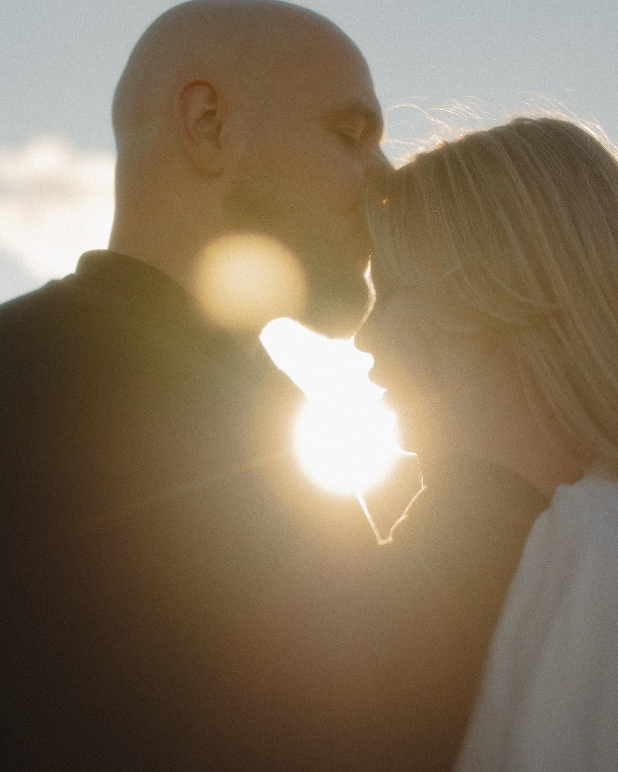 ЛЮБОВЬ ТАКАЯ ЖЕ ТЕПЛАЯ, КАК СОЛНЦЕ