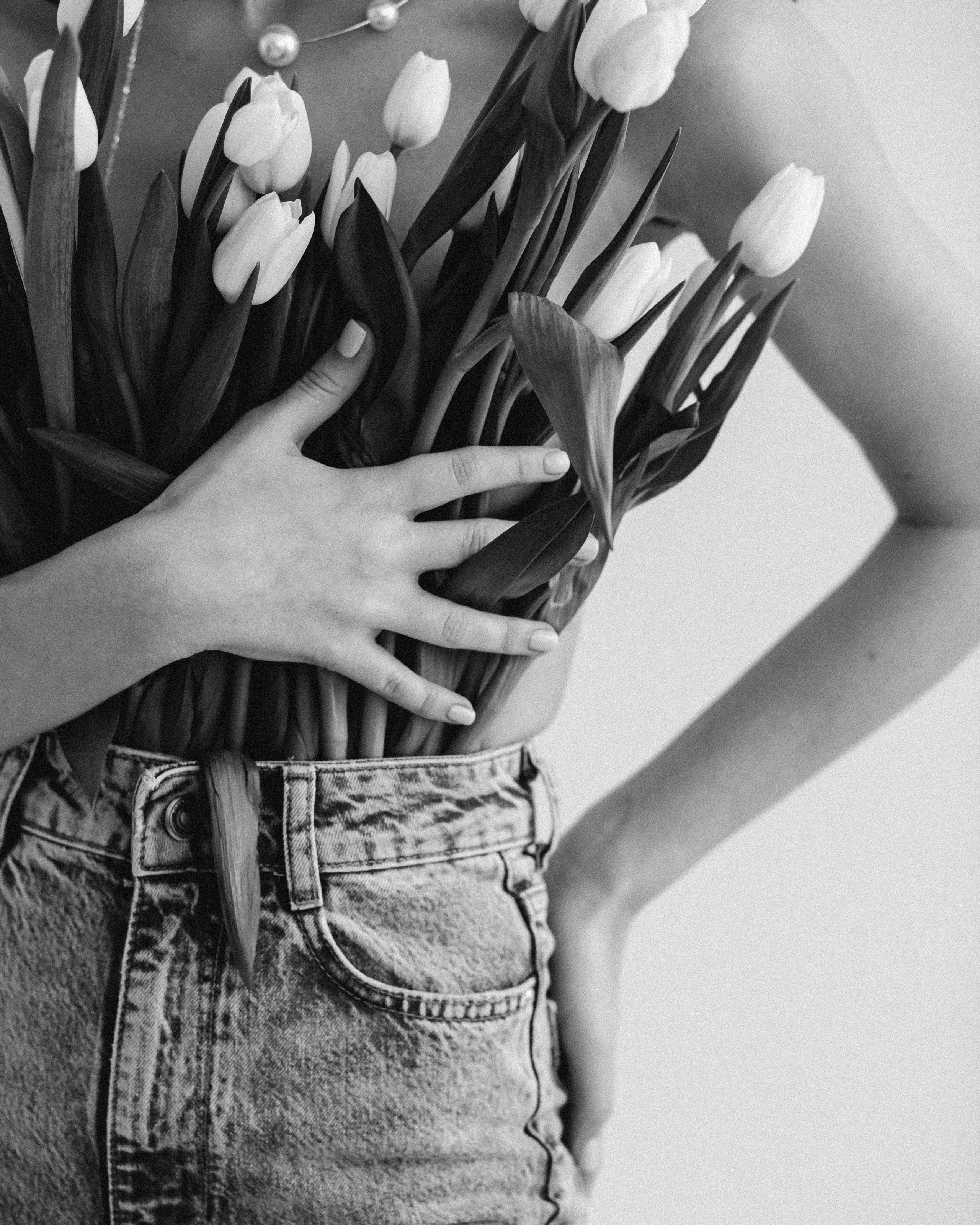 Юлия и тюльпаны.