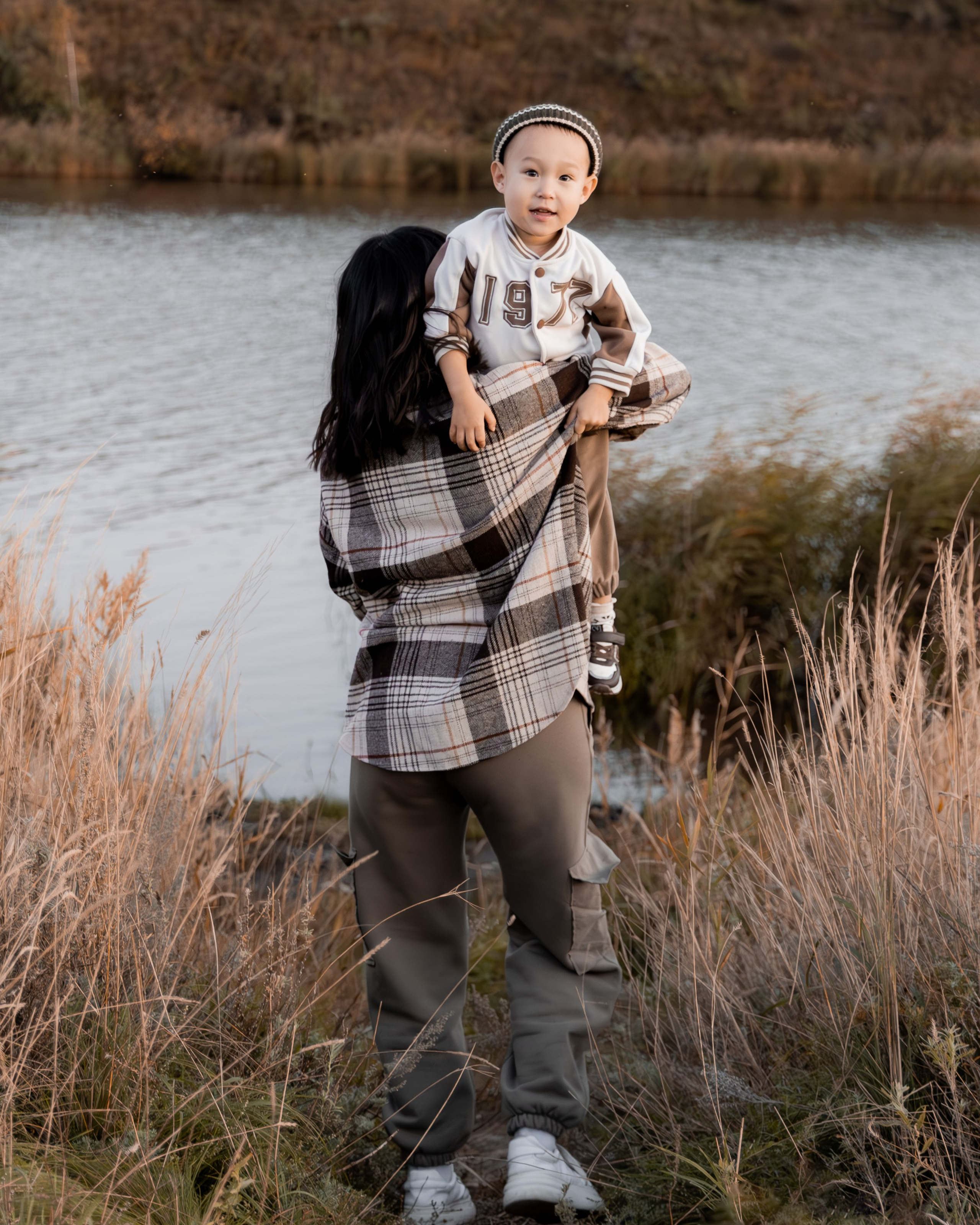 Анара и сынок на природе