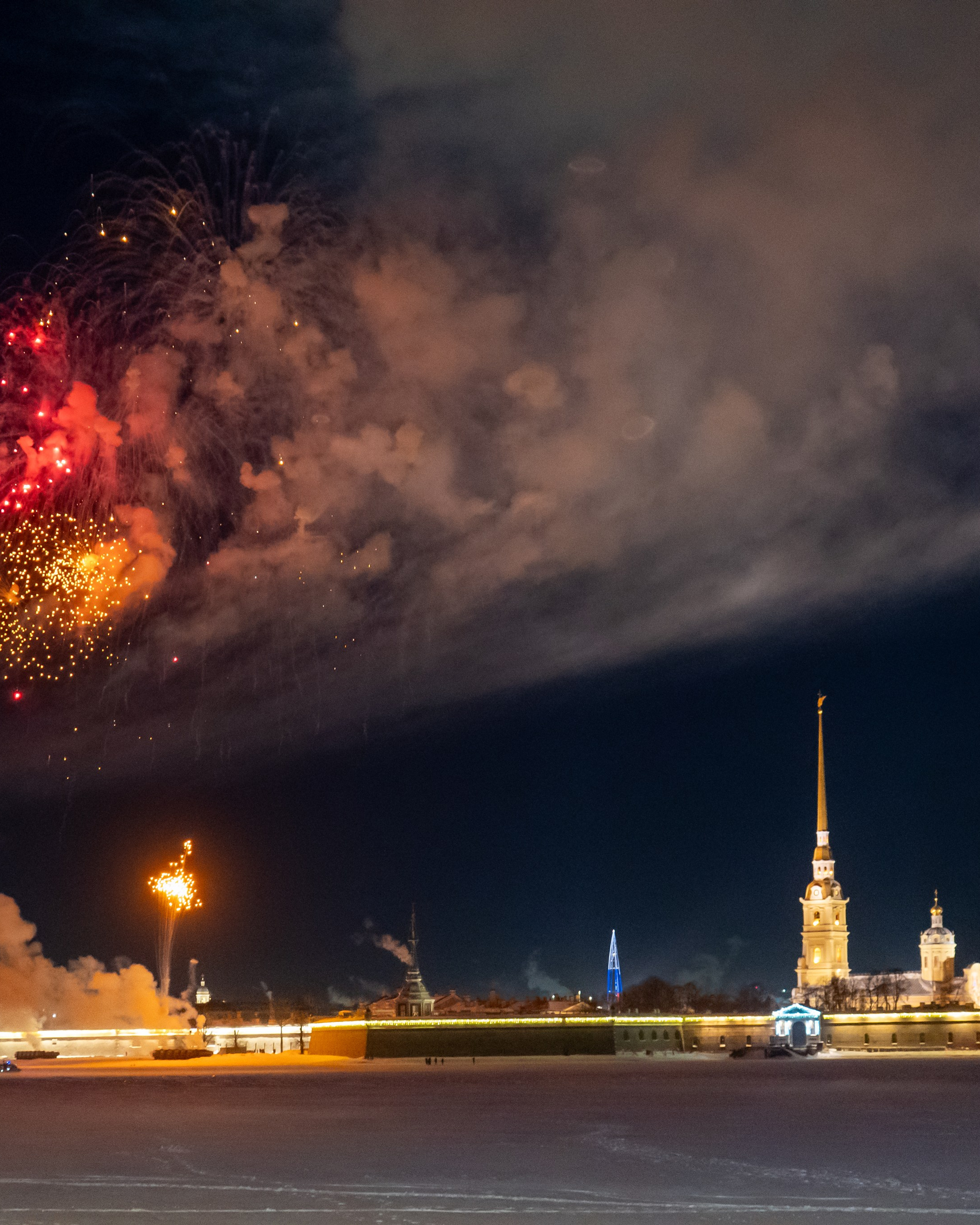 Праздничный салют в честь Дня защитника Отечества
