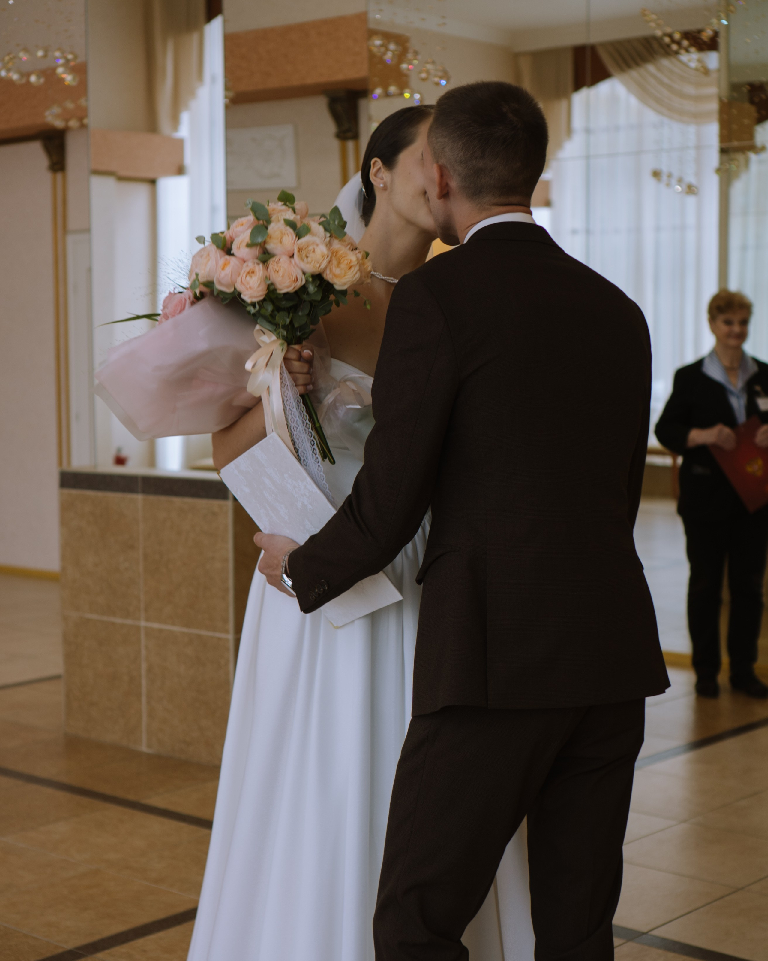 РЕПОРТАЖНАЯ СЬЕМКА В&nbsp;ЗАГСЕ