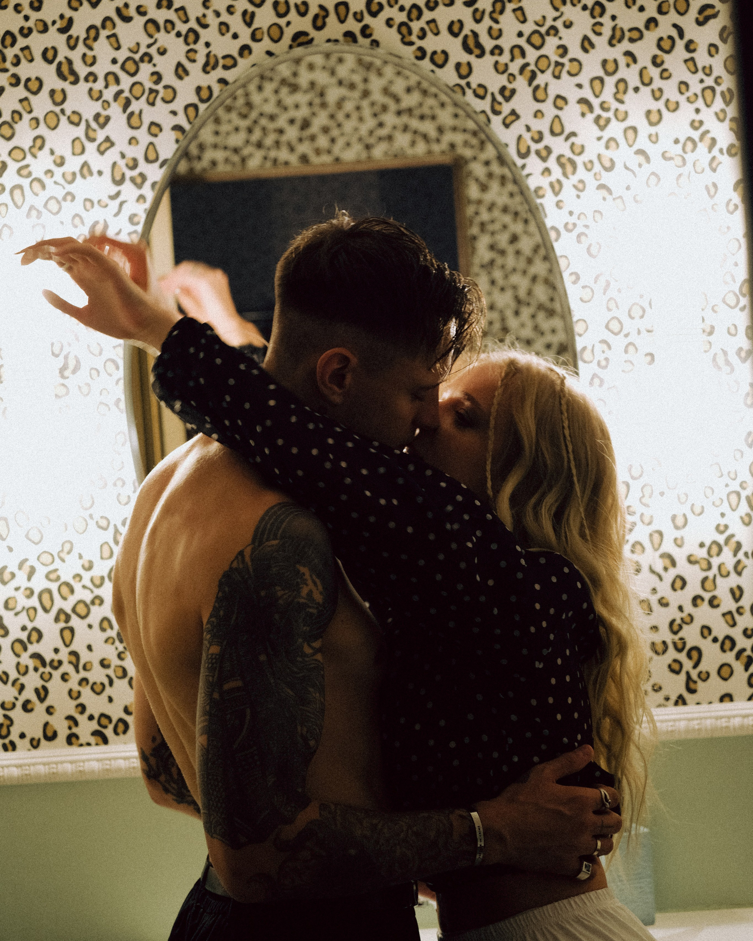 СВАДЕБНАЯ СЬЕМКА С&nbsp;КАБРИОЛЕТОМ В&nbsp;САНТК-ПЕТЕРБУРГЕ НА&nbsp;ПЕТРОГРАДКЕ В&nbsp;ОТЕЛЕ ПАНОРАМИКА