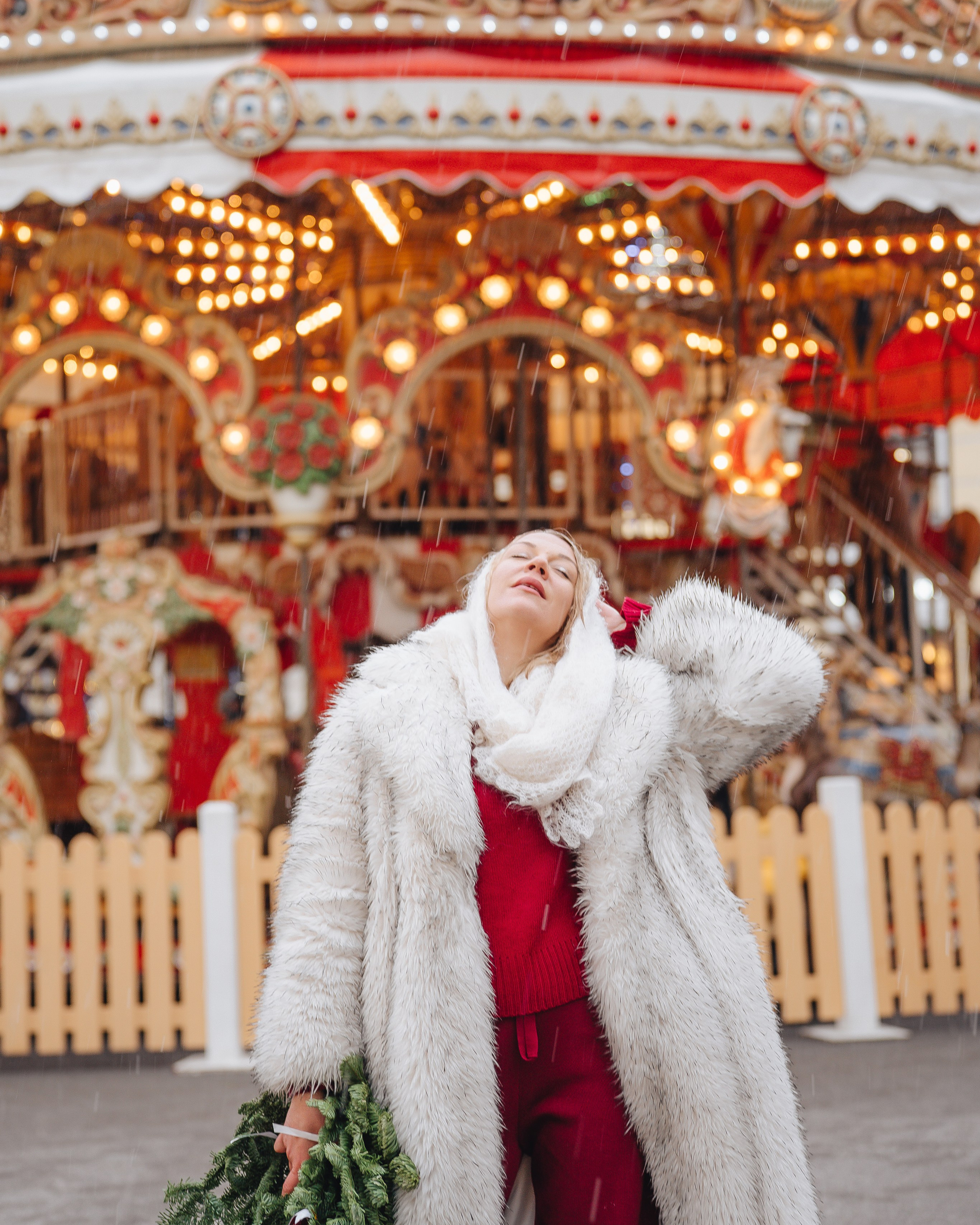 ПРОГУЛКА НА&nbsp;МАНЕЖНОЙ ПЛОЩАДИ ДЛЯ ДЕВУШКИ ПЕРЕД НОВЫМ ГОДОМ (НОВОГОДНЯЯ ФОТОСЕССИИЯ НА&nbsp;МАНЕЖНОЙ ПЛОЩАДИ)