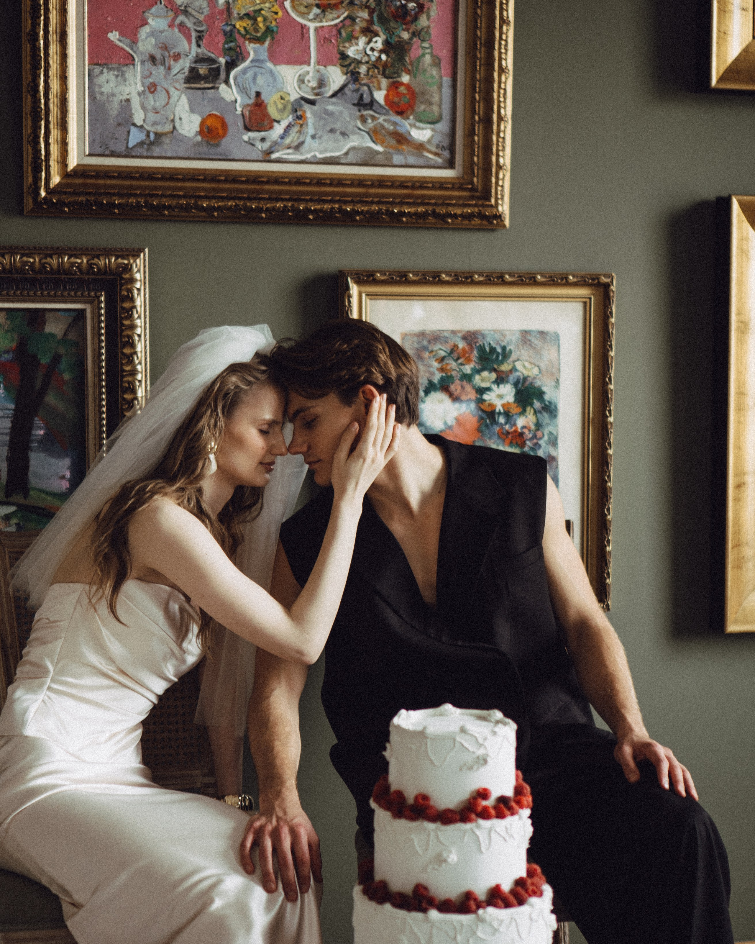 СВАДЕБНАЯ ФОТОСЕСИИИЯ ПАРЫ В&nbsp;УЮТНОЙ АТМОСФЕРНОЙ КВАРТИРЕ НА&nbsp;ФОНТАНКЕ