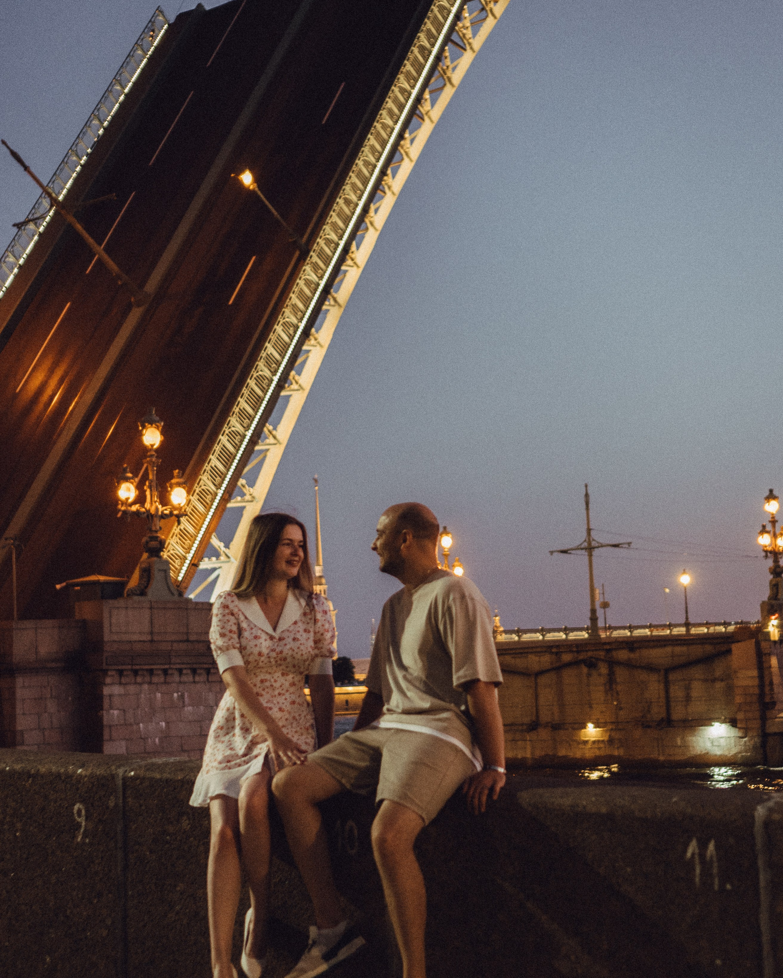 ПРОГУЛКА УТОРОМ ПО&nbsp;ПИТЕРУПАРА НА&nbsp;РАССВЕТЕ С&nbsp;РАЗВОДНЫМИ МОСТАМИ В&nbsp;САНКТ-ПЕТЕРБУРГЕ