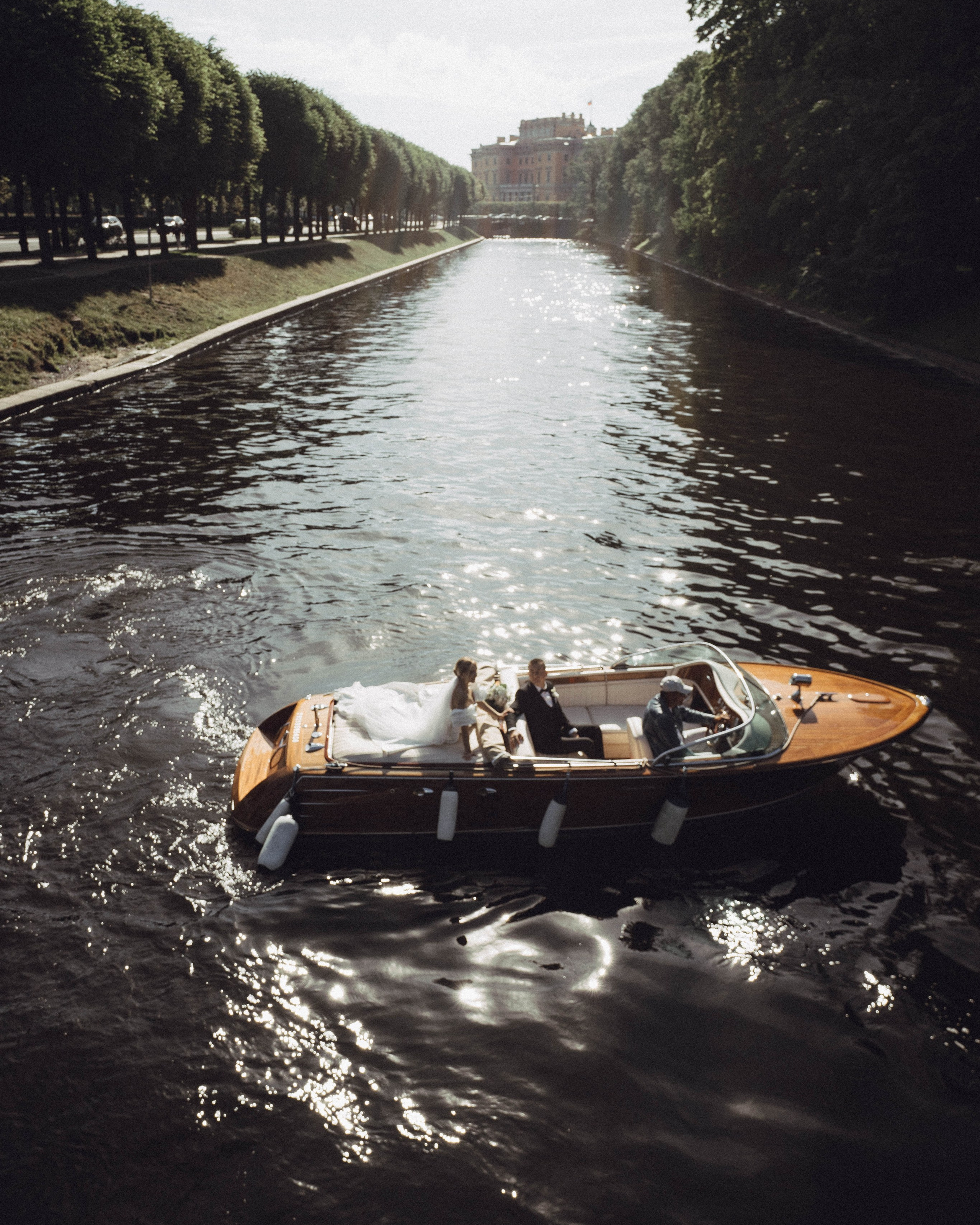 СВАДЕНБНАЯ СЬЕМКА НА&nbsp;КАТЕРЕ ПО&nbsp;КАНАЛАМ САНКТ-ПЕТЕРБУРГА И&nbsp;В&nbsp;АКВАТОРИИ НЕВЫ