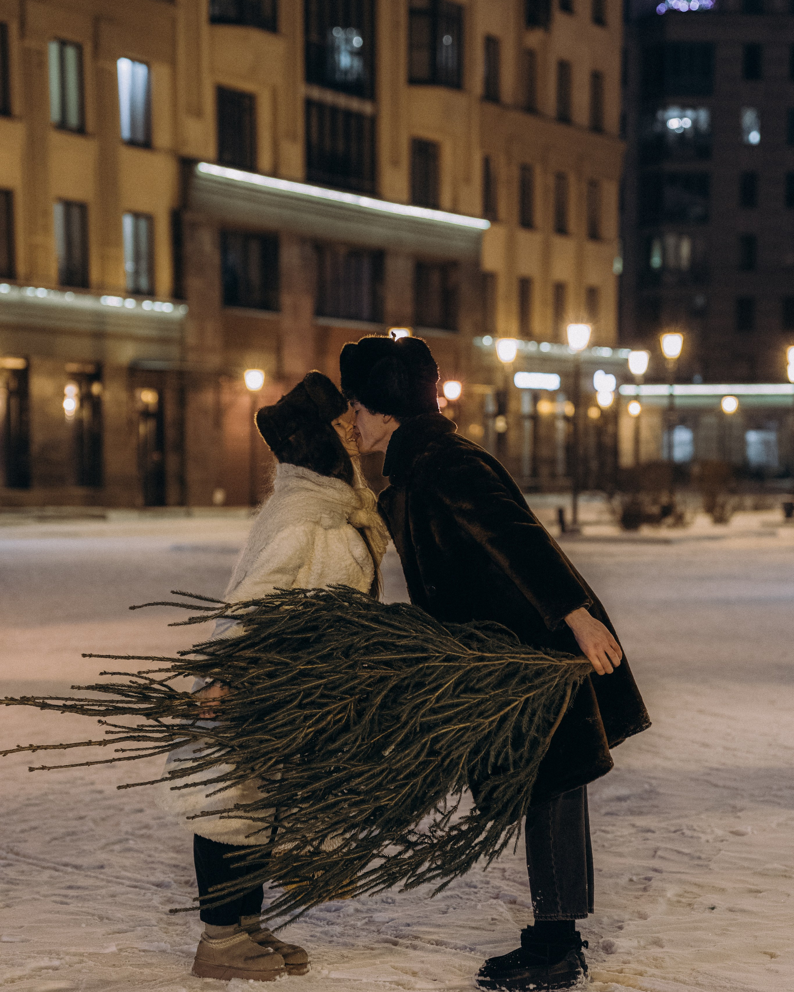 НОВОГОДНЯЯ ПРОГУЛКА ПАРЫ ПО ЧЕРНЫШЕВСКОЙ ПЕРЕД НОВЫМ ГОДОМ