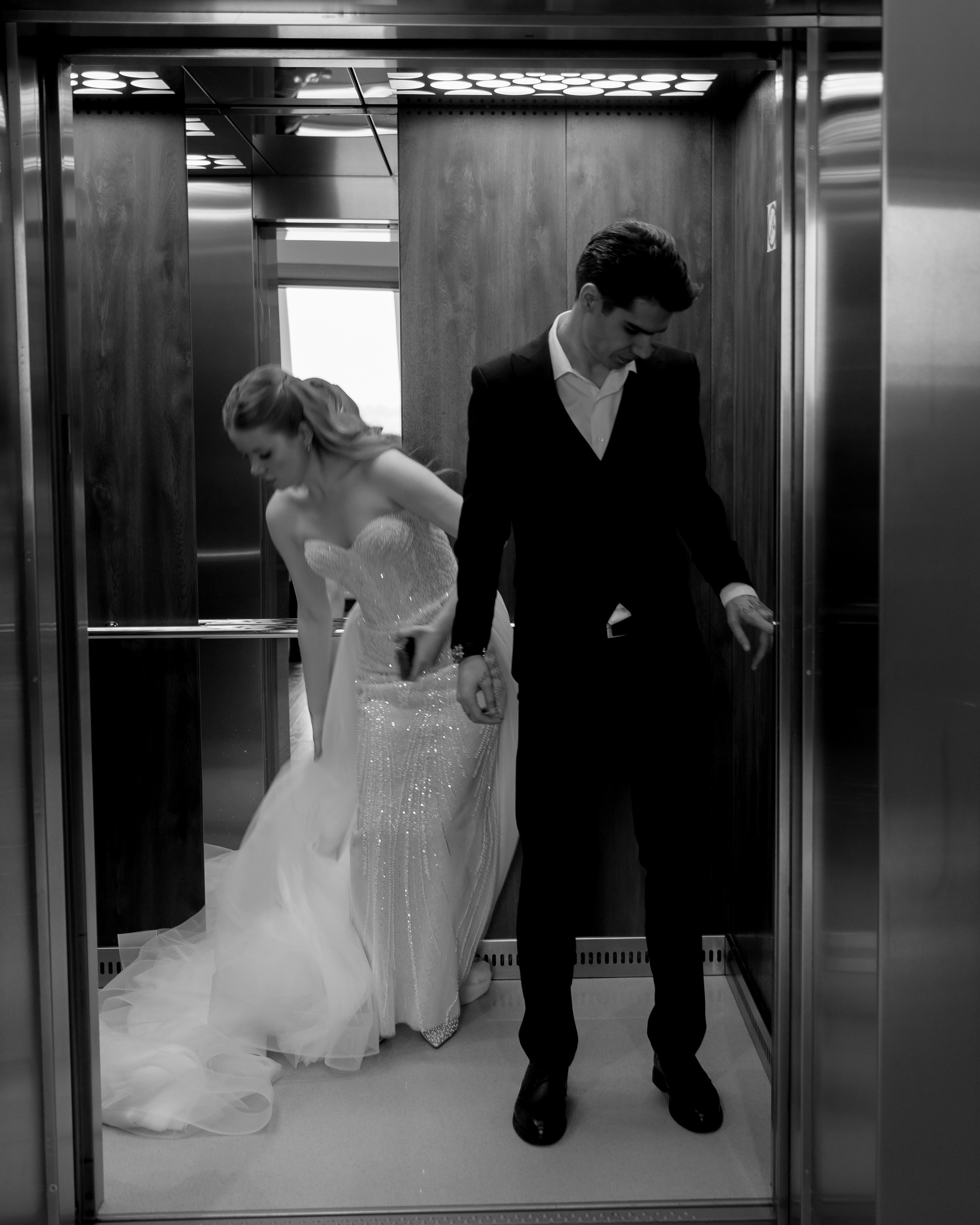 СВАДЕБНАЯ СЬЕМКА СБОРОВ В ОТЕЛЕ И ВЫЕЗД НА ЦЕРЕМОНИЮ (СНЯТО В СИБИРЕ В НИЖНЕВАРТОВСКЕ)М