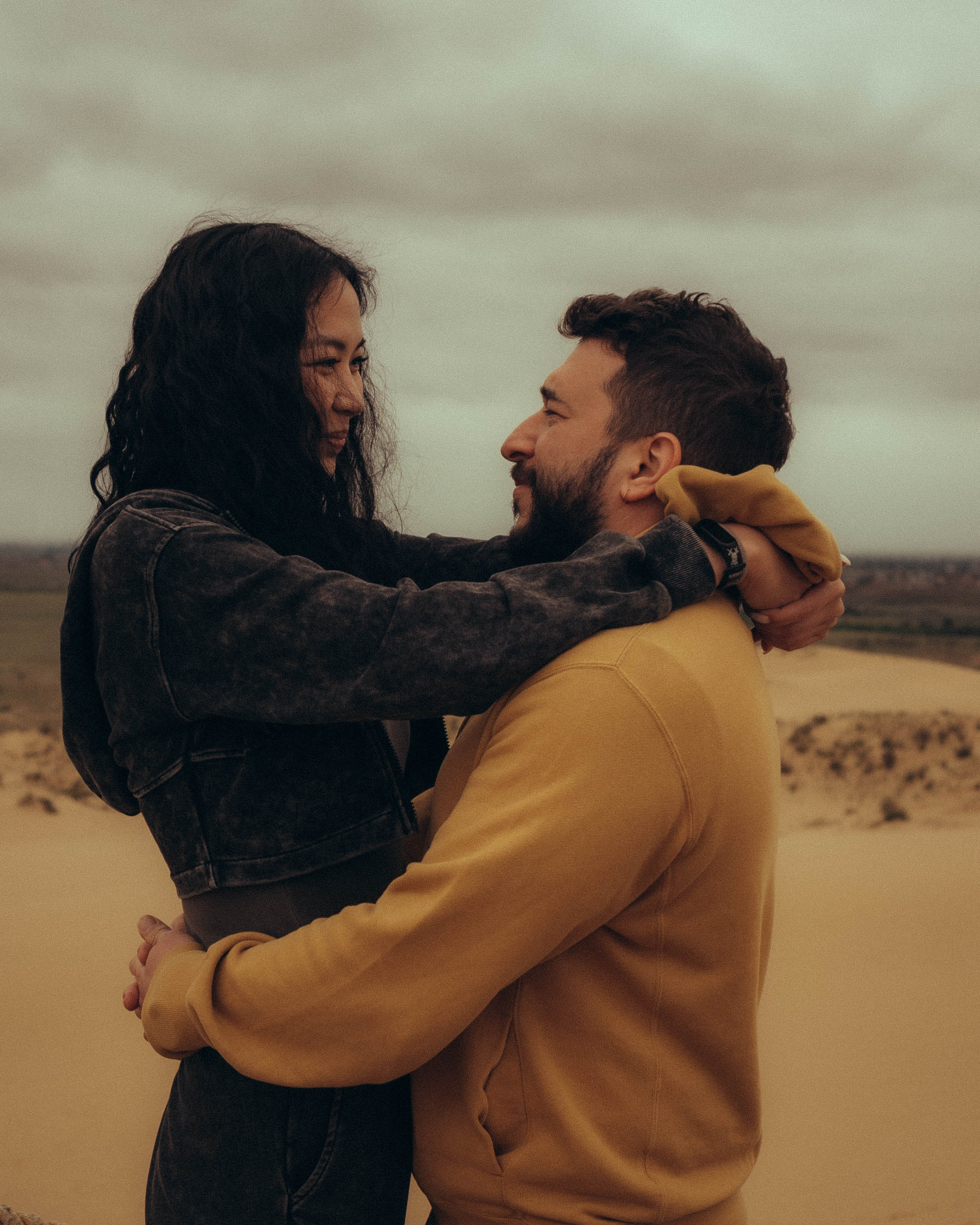 ФОТОСЕССИЯ ПРОГУЛККА ВЛЮБЛЕННЫХ ПО&nbsp;БАРХАНАМ ДАГЕСТАНА