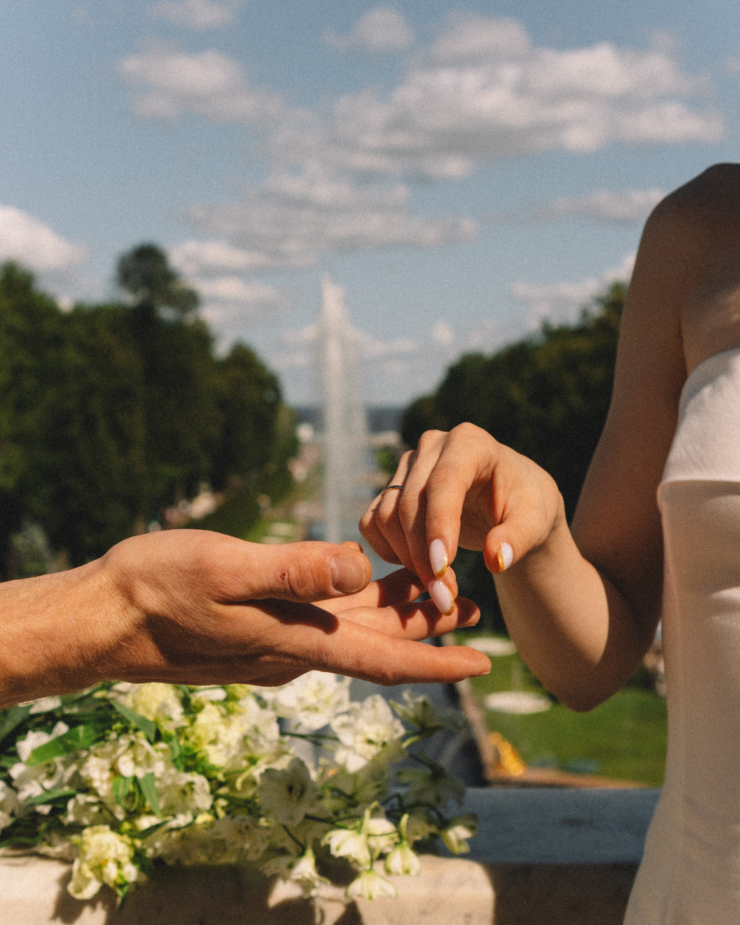 СВАДЕБНАЯ СЬЕМКА В ПЕТЕРГОФЕ И СЬЕМКА РЕПОРТАЖА В ЗАГСЕ ПЕТЕРГОФА