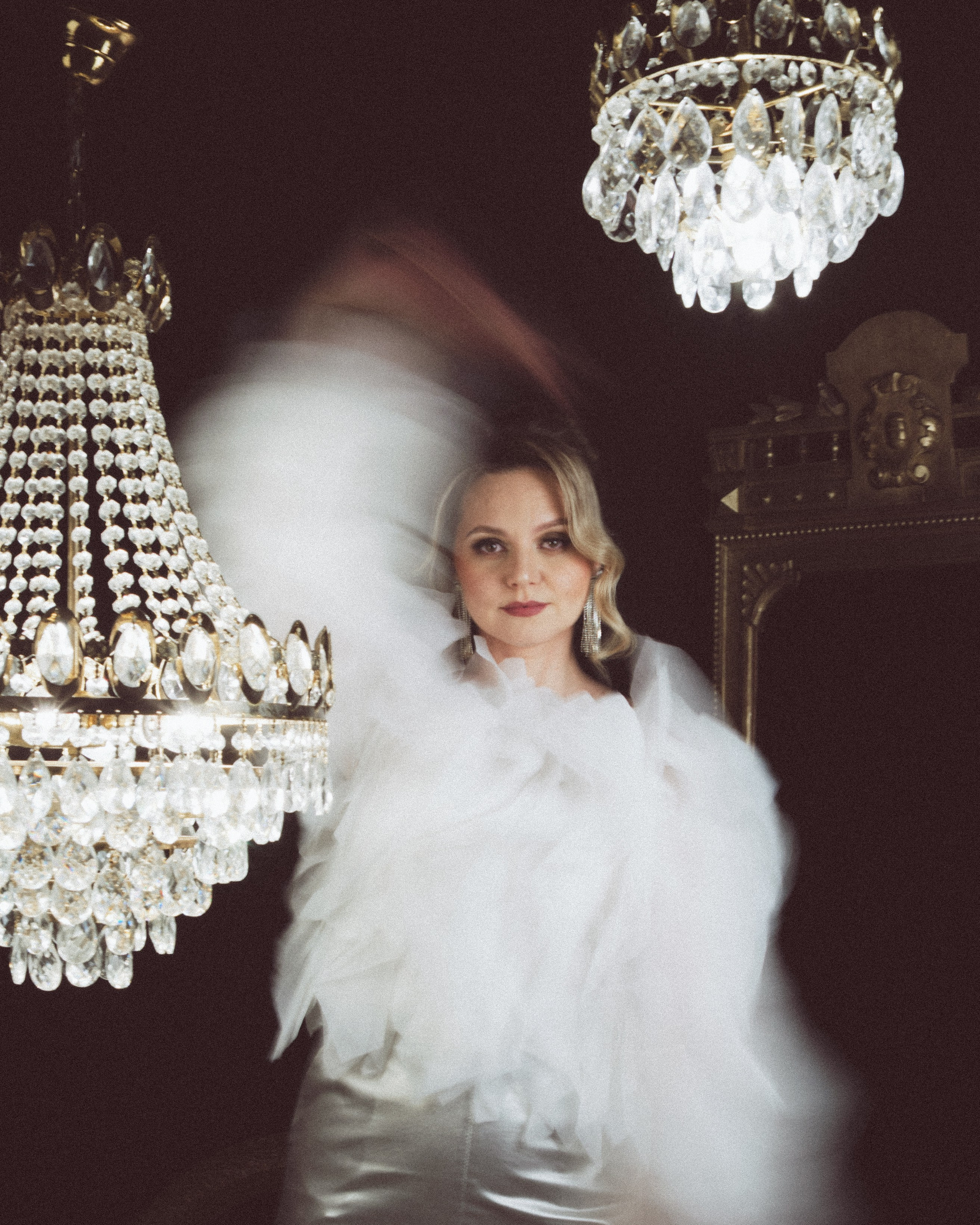 НОВОГОДНЯЯ ФОТОСЕСИИЯ В&nbsp;СТУДИИ ДЛЯ ДЕВУШКИ И&nbsp;ПРОГУЛКА ПО&nbsp;ЧЕРНЫШЕВСКОЙ