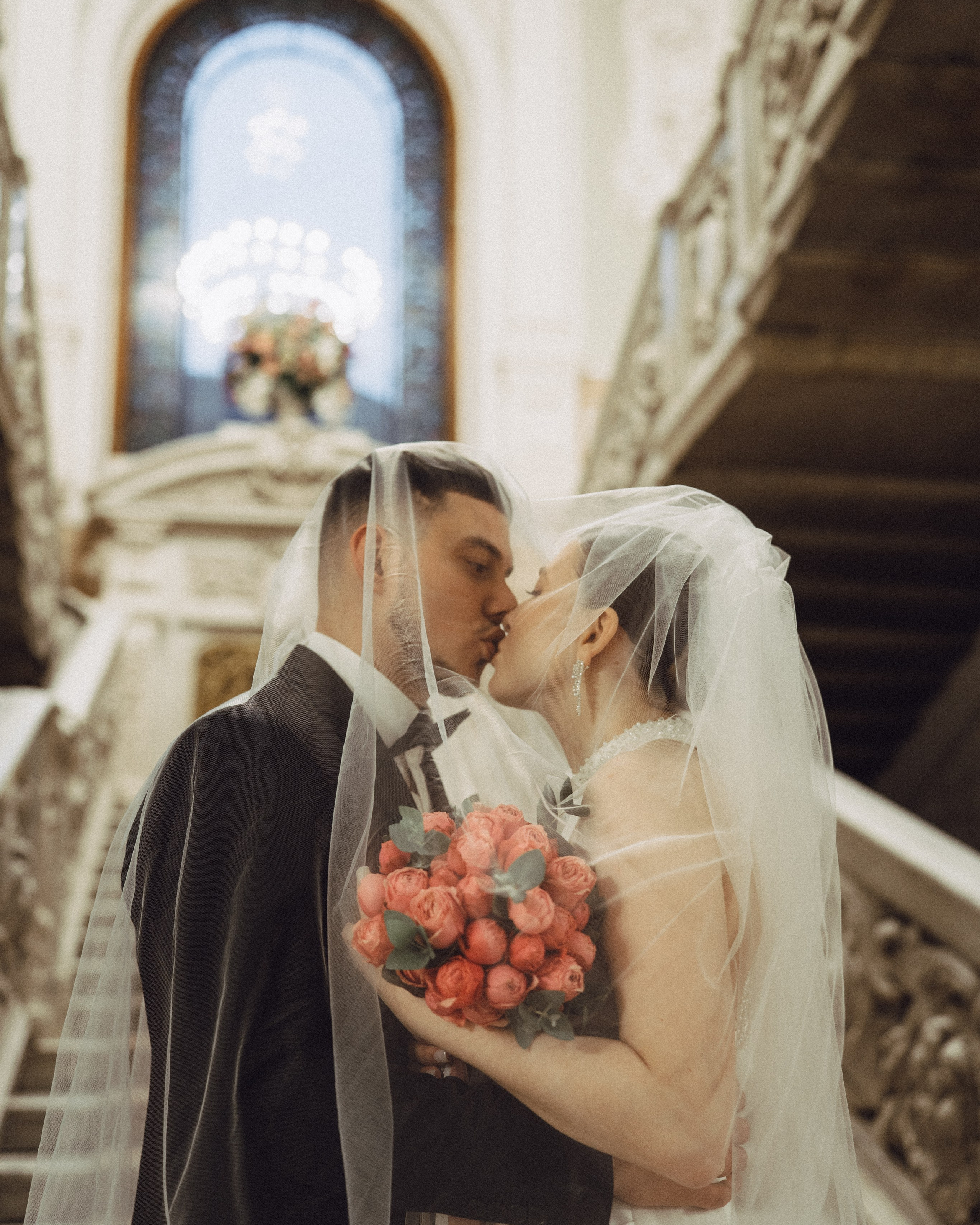 СВАДЕБНАЯ СЬЕМКА В ПЕВОМ ДВОРЦЕ БРАКОСОЧЕТАНИЯ