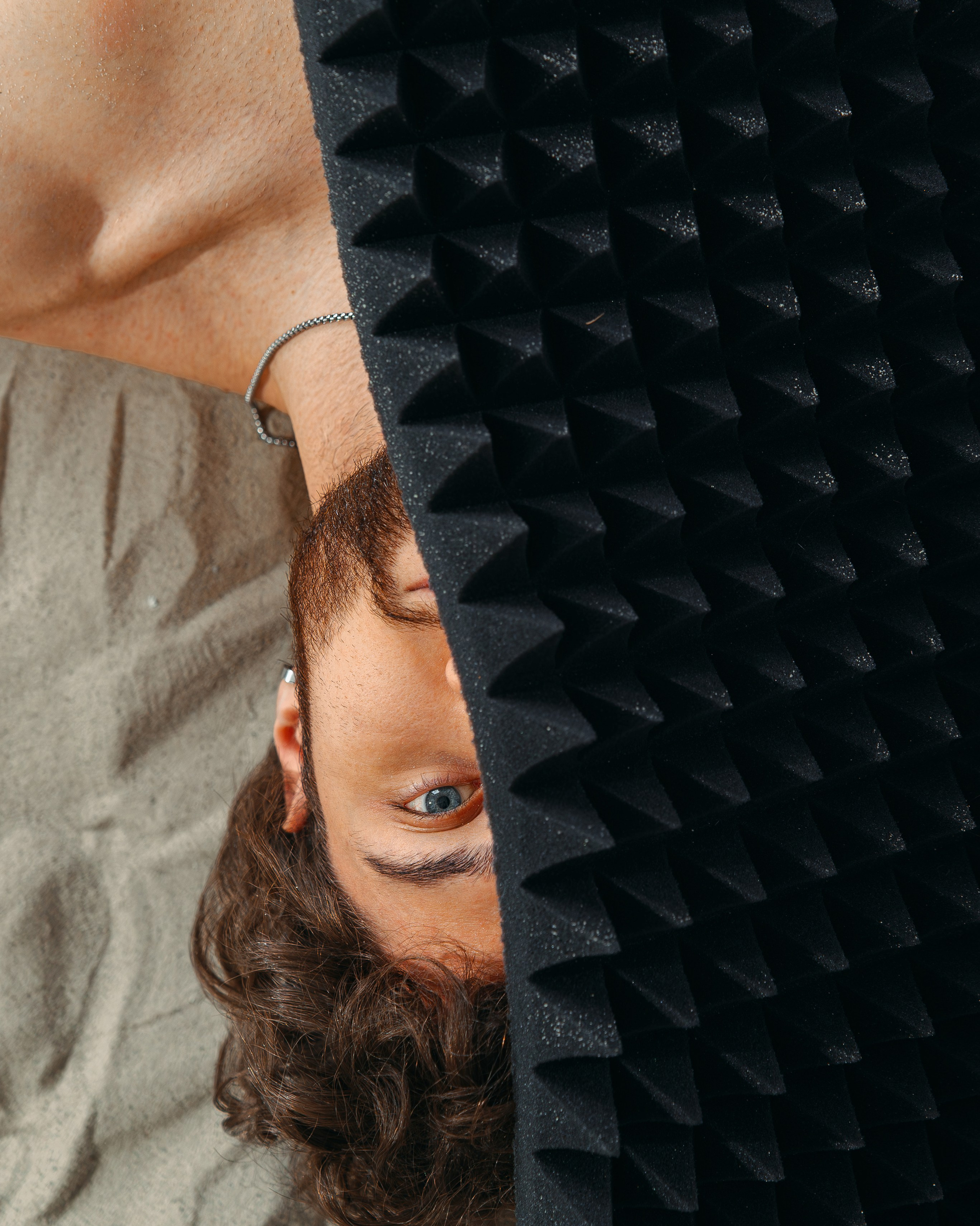 Вне зоны слышимости