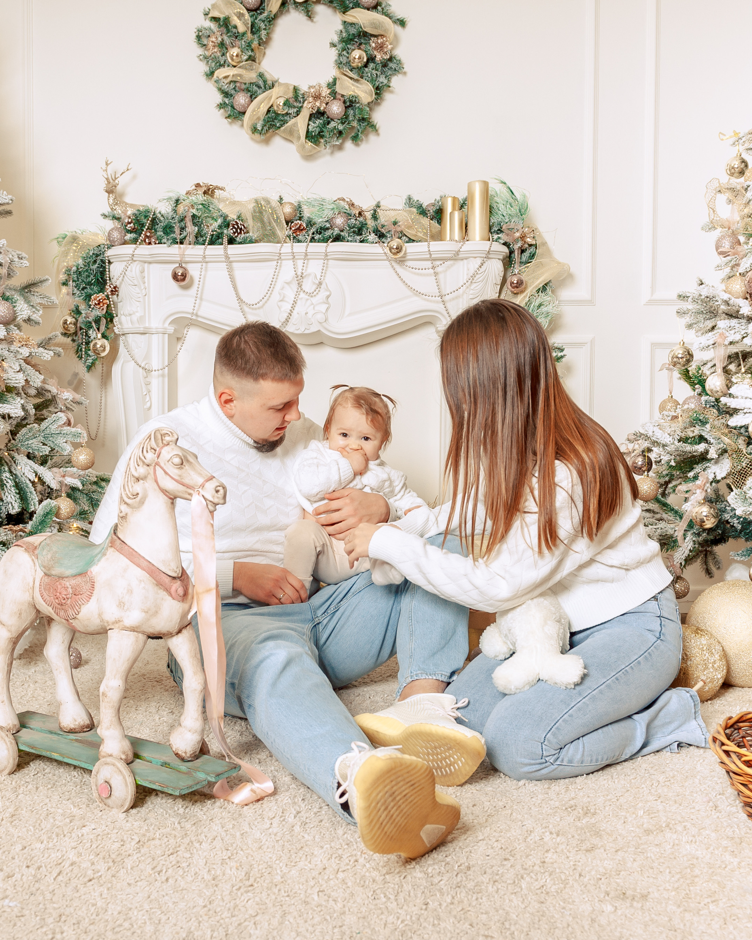 Евгений Виктория и Ева (Небольшая новогодняя фотосессия)