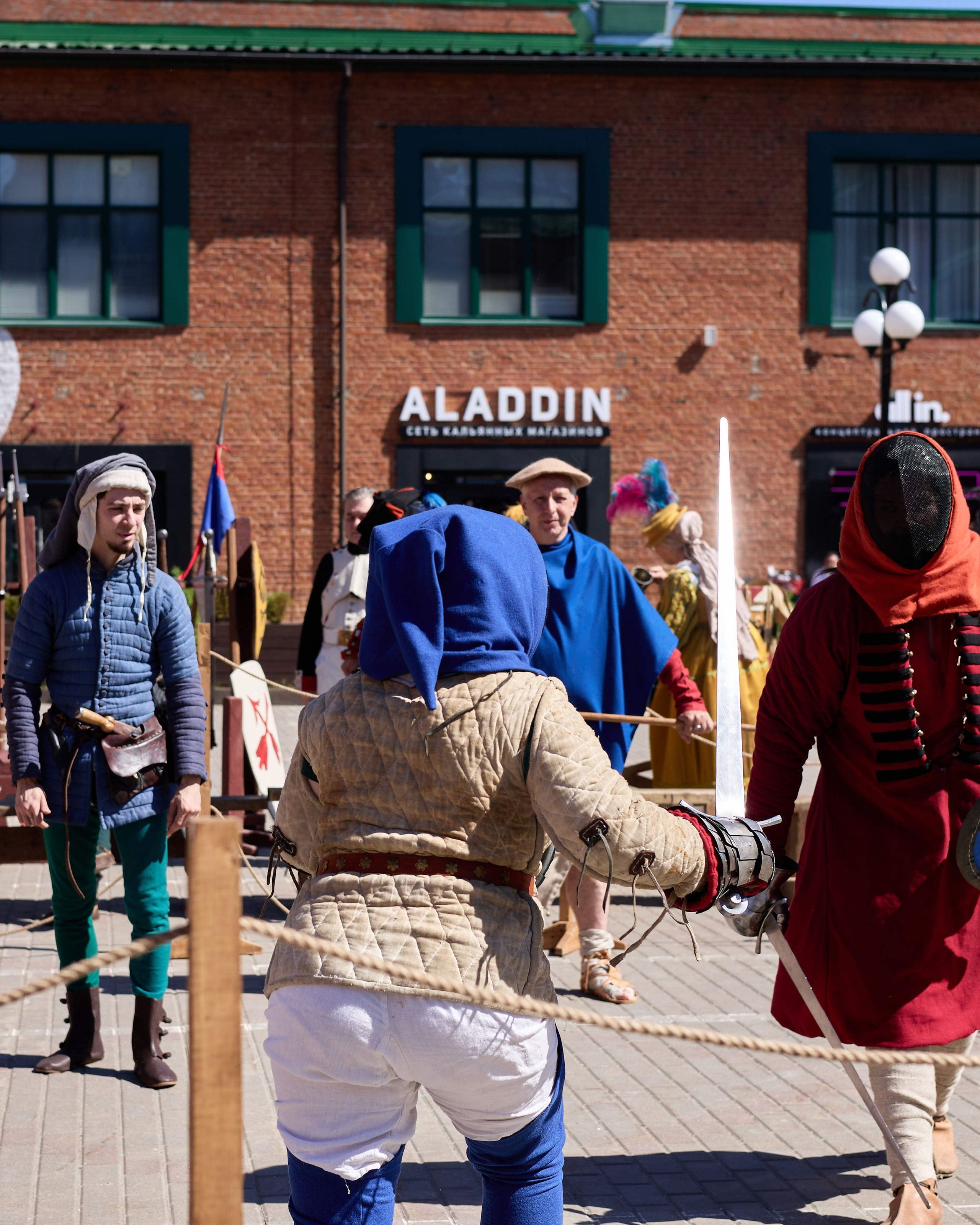Сражение рыцарей в центре Тулы