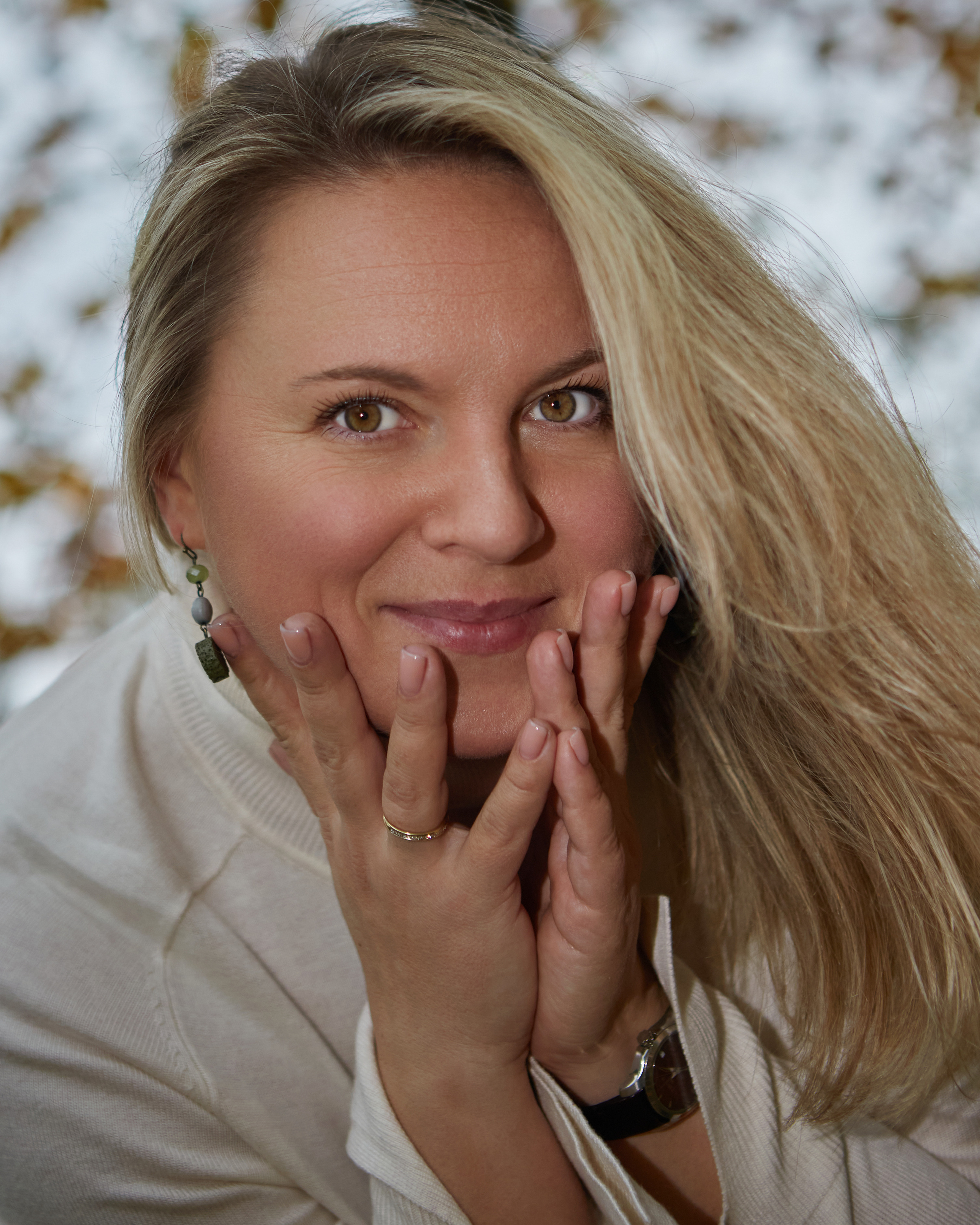 Полина в осеннем парке