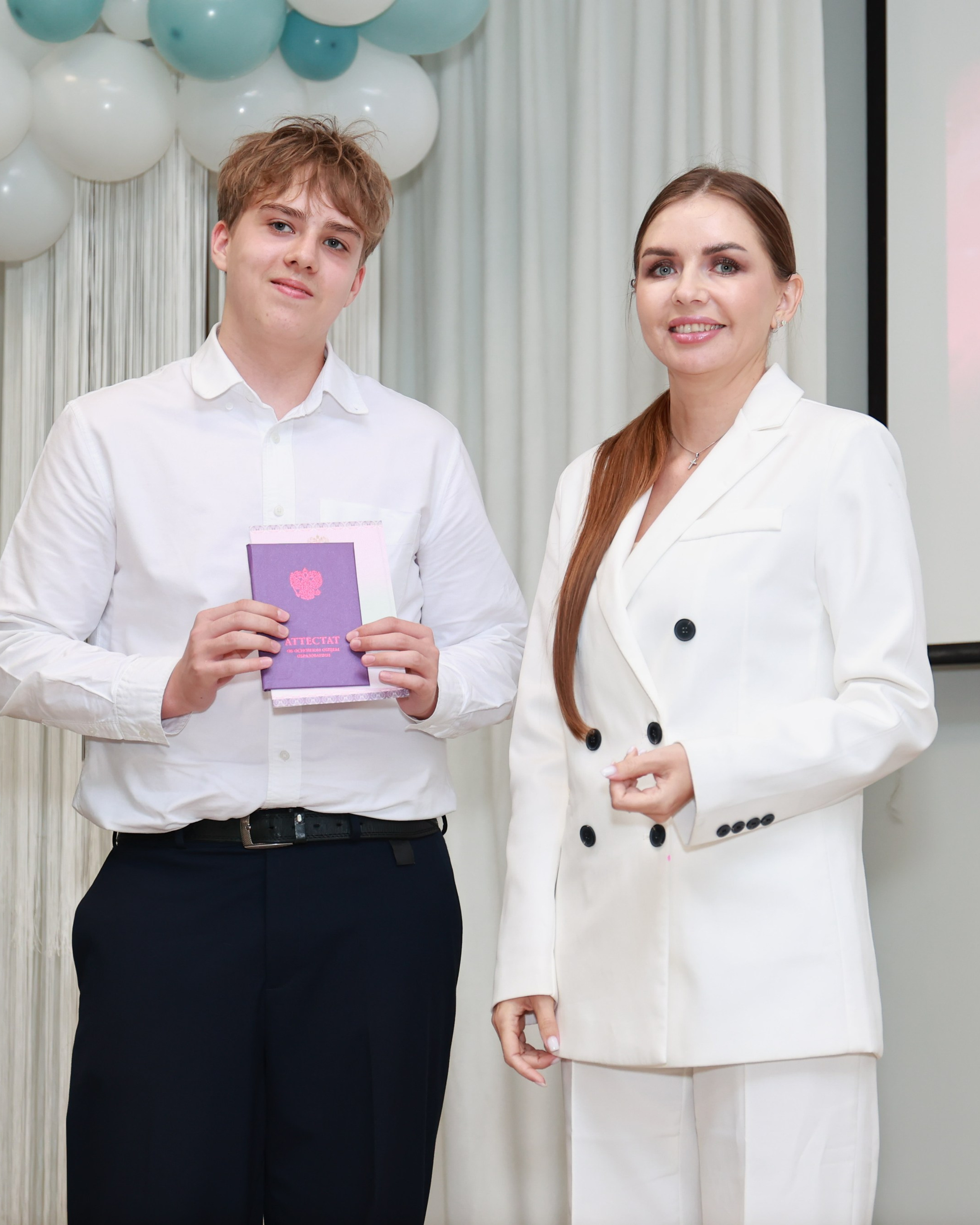 Вручение аттестатов СОШ 42 (2025г)
