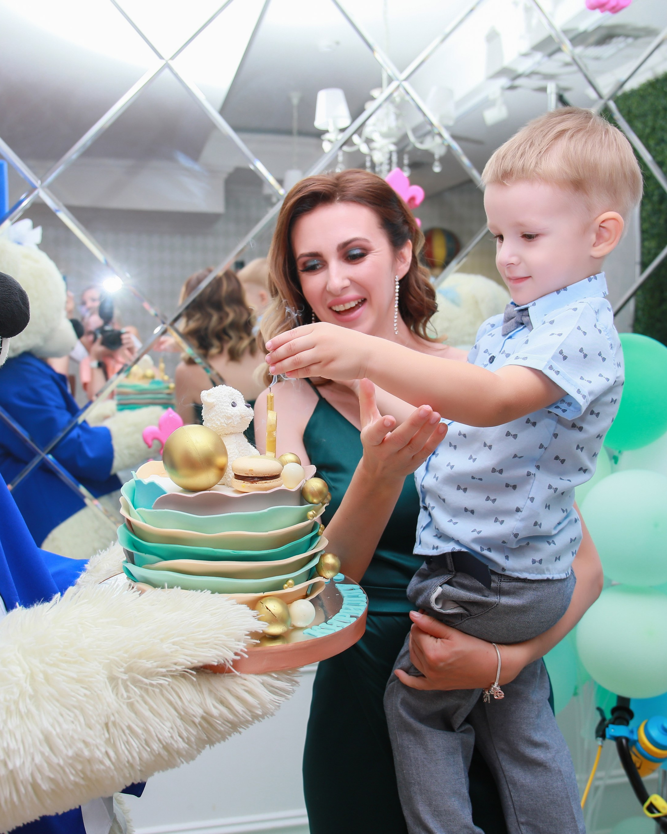 Ангелов Холл