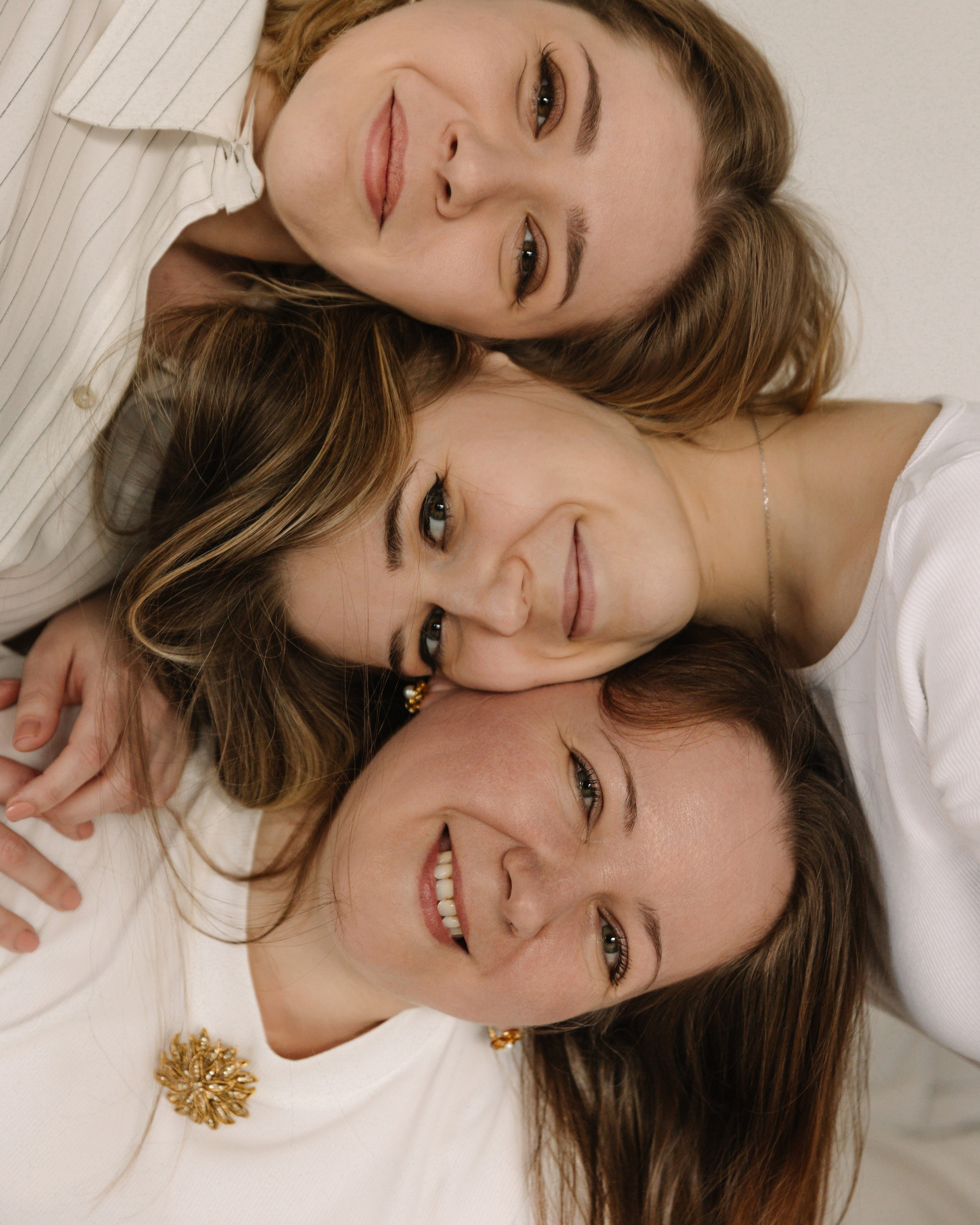 Моя мама! Нет! Моя!