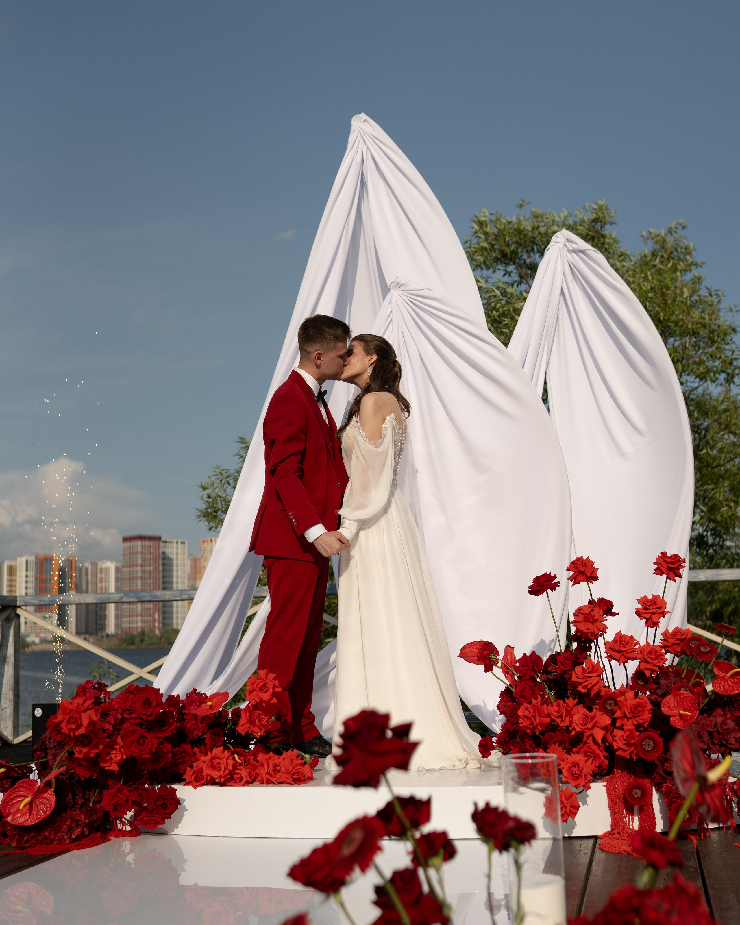 Красные розы