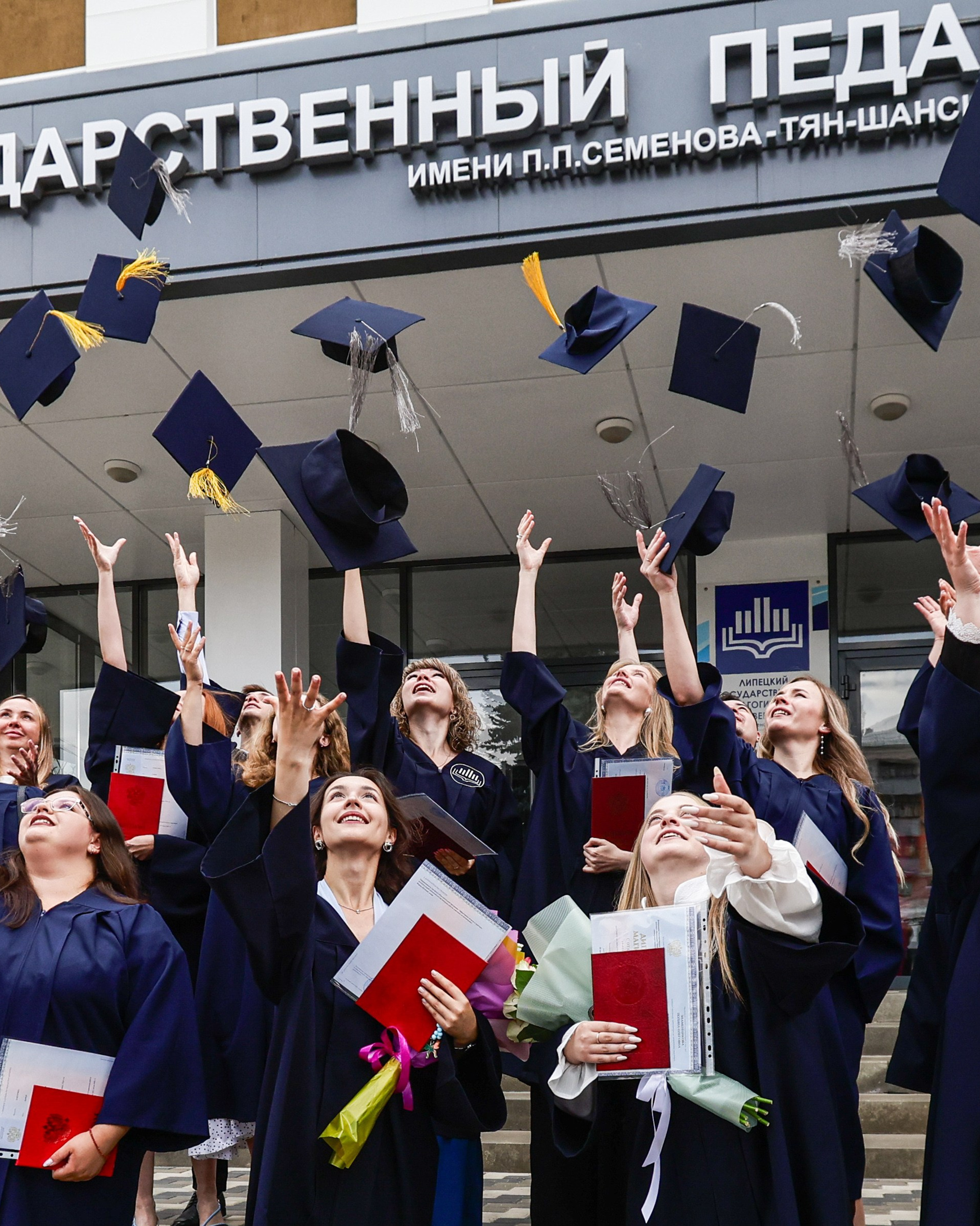 Выпускные / Вручения дипломов