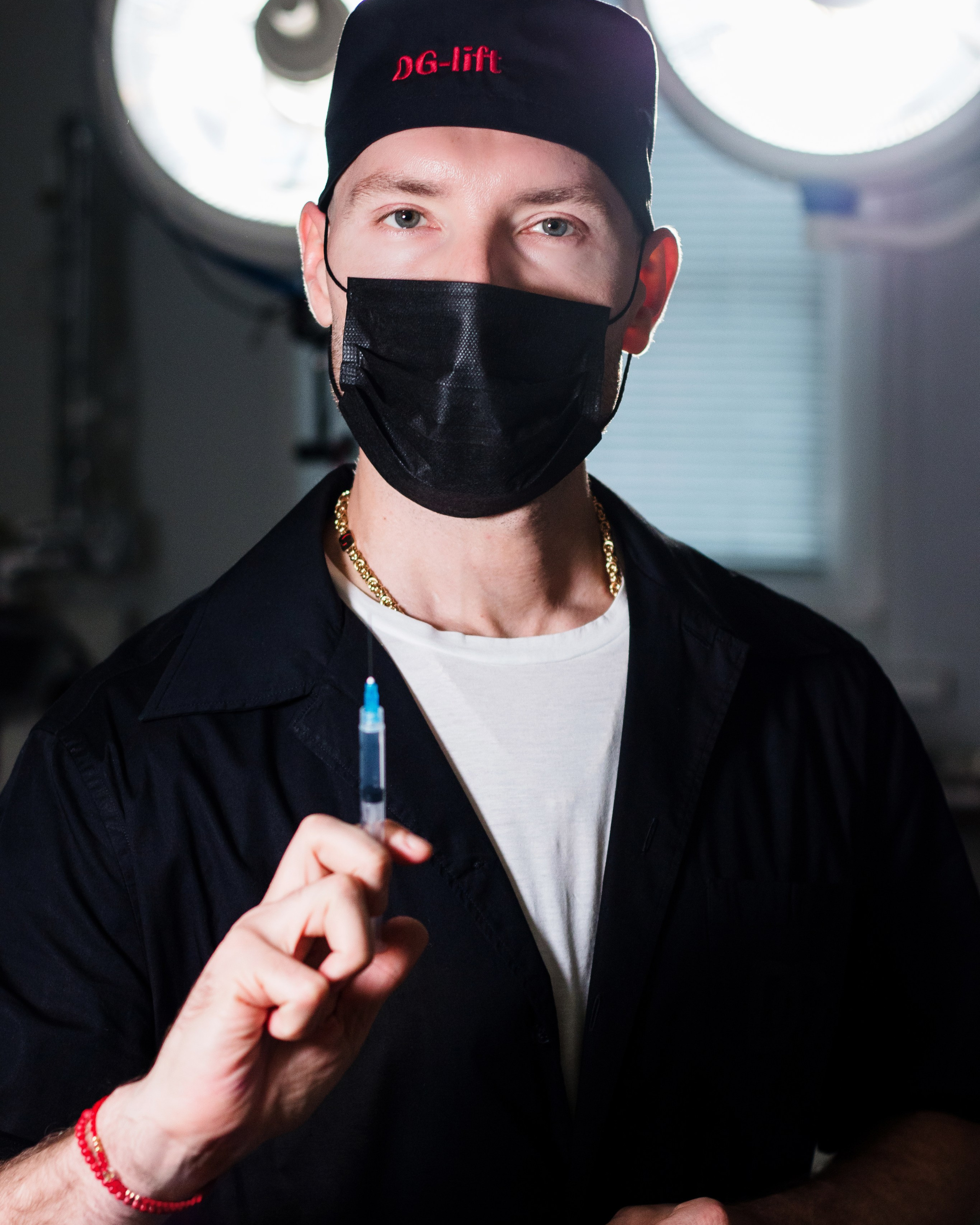 Пластический хирург