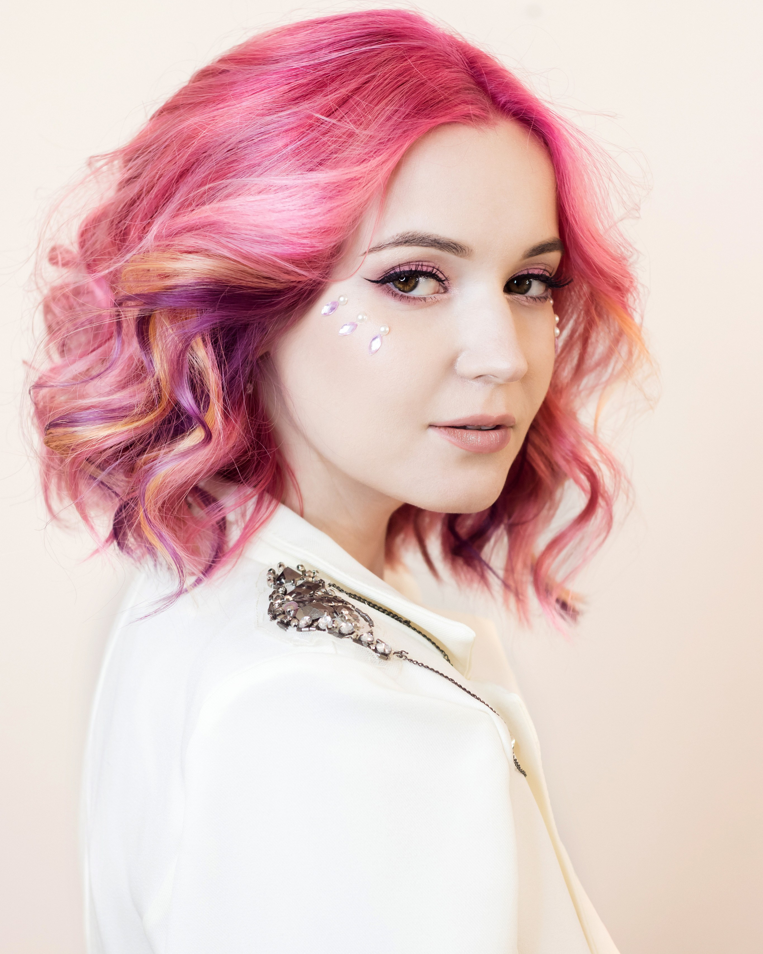 Салон красоты. Креативное окрашивание, визаж