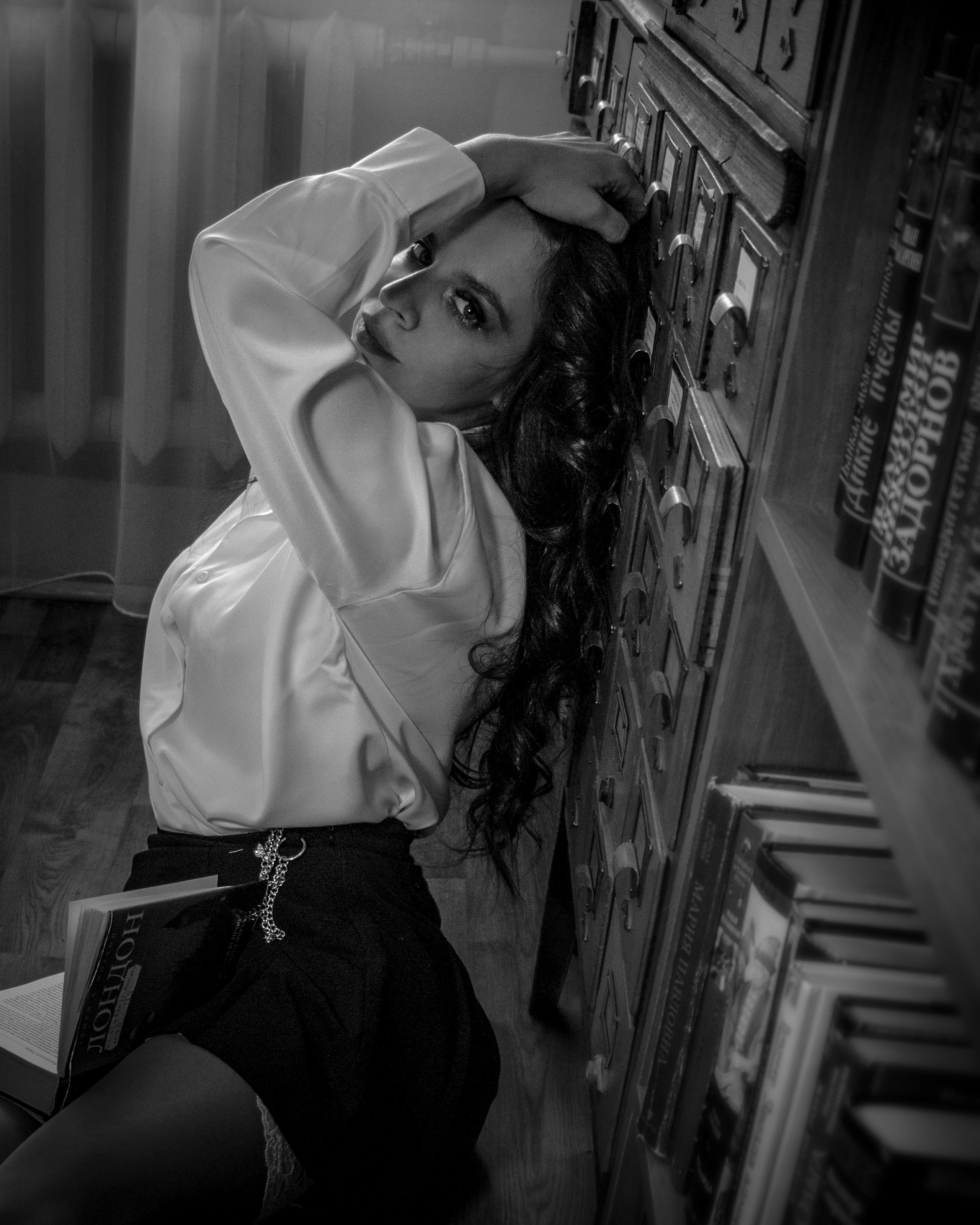 Нина . Библиотека