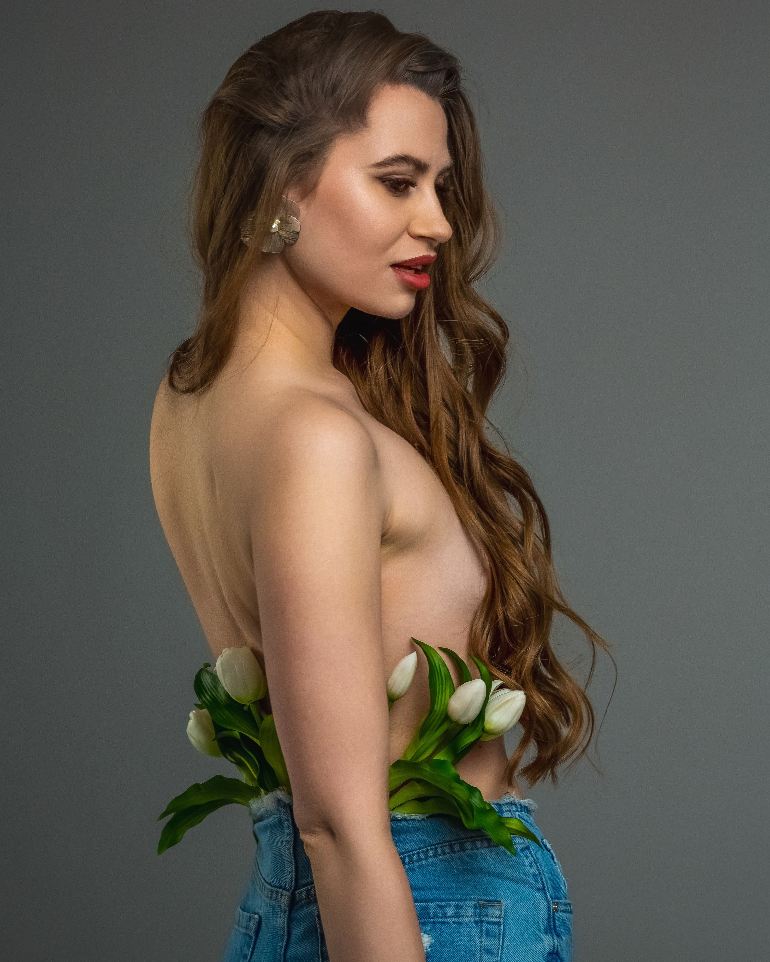 Синие джинсы&nbsp;— белые тюльпаны