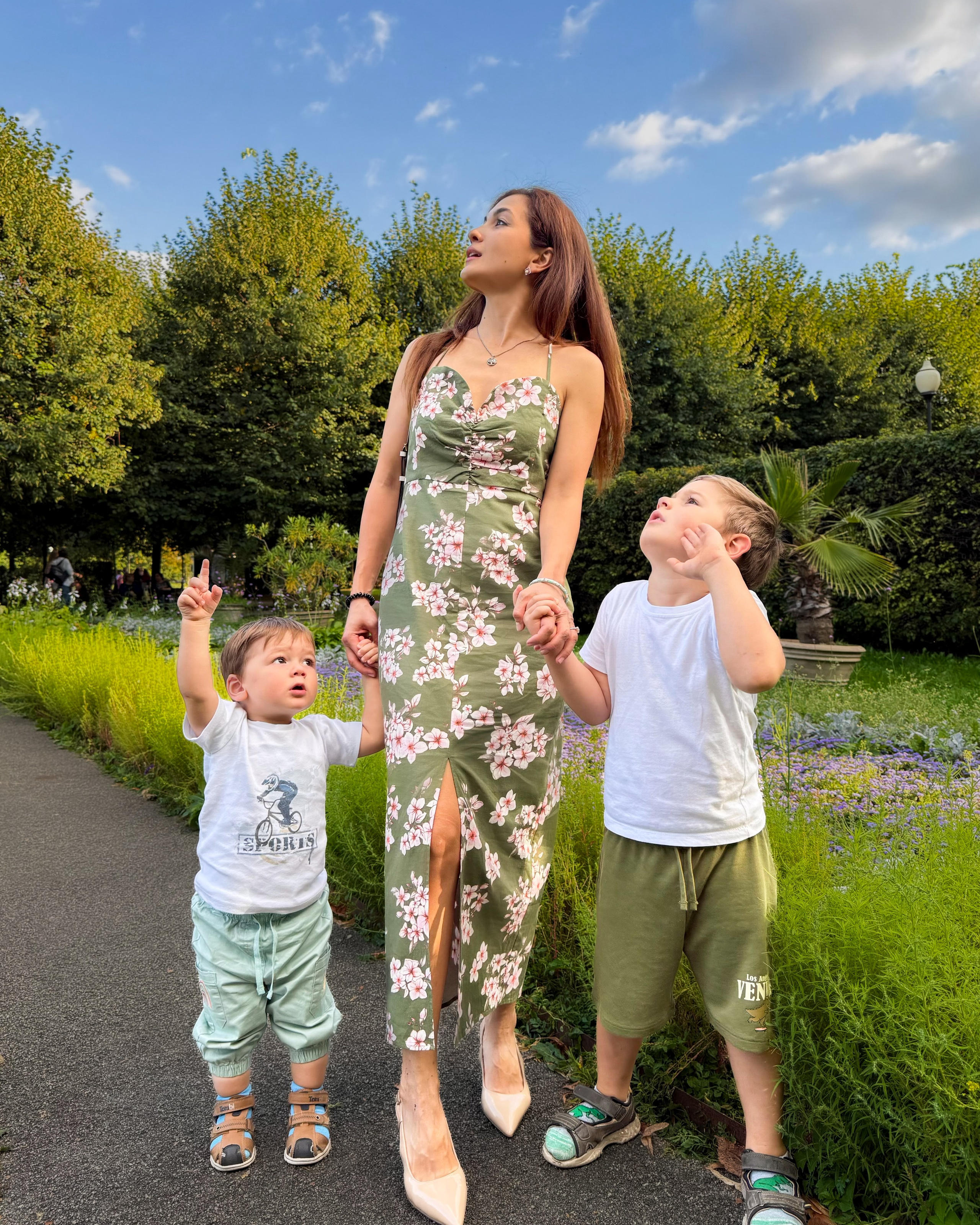 Шахноза с сыновьями