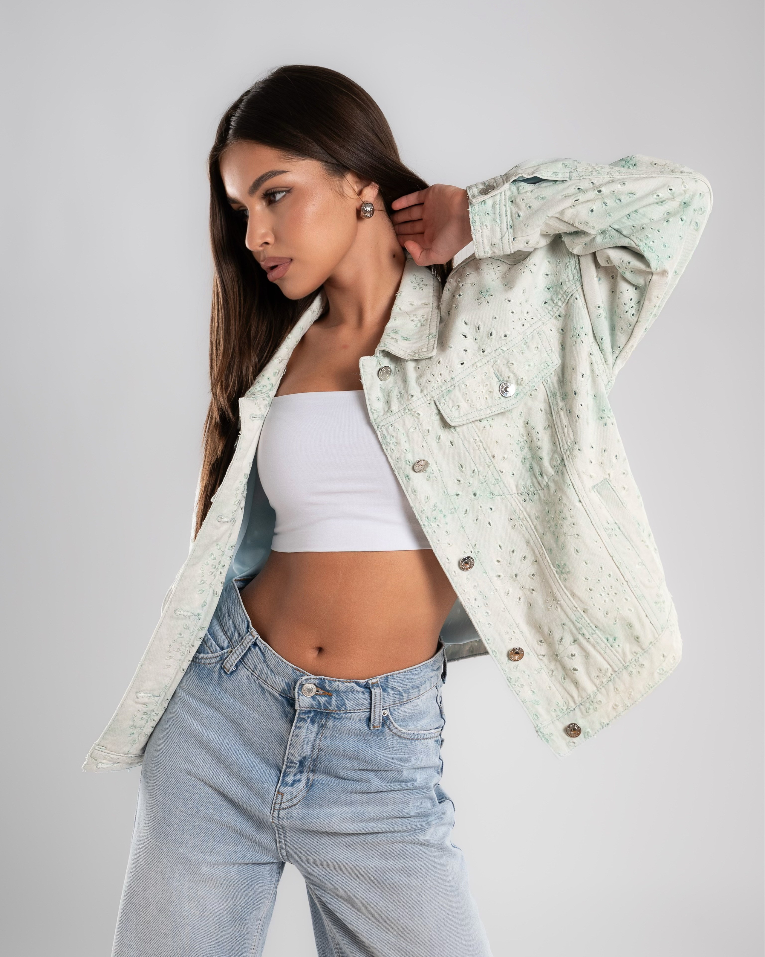 Джинсовые куртки на 2х моделях