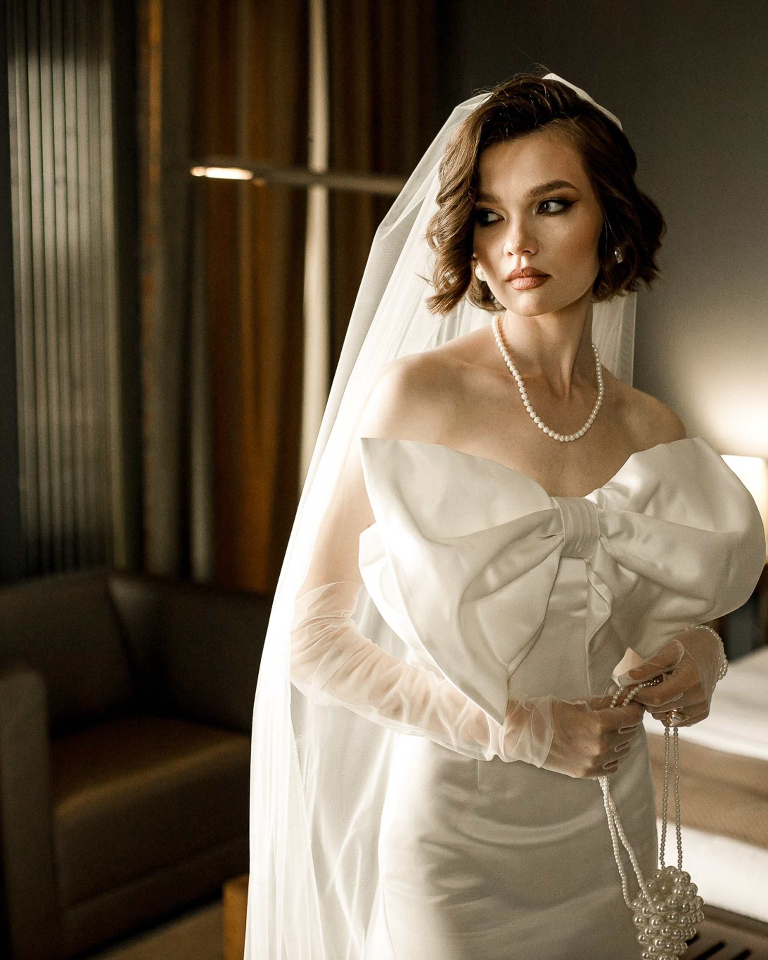 Восхитительная Невеста в локаничном интерьере