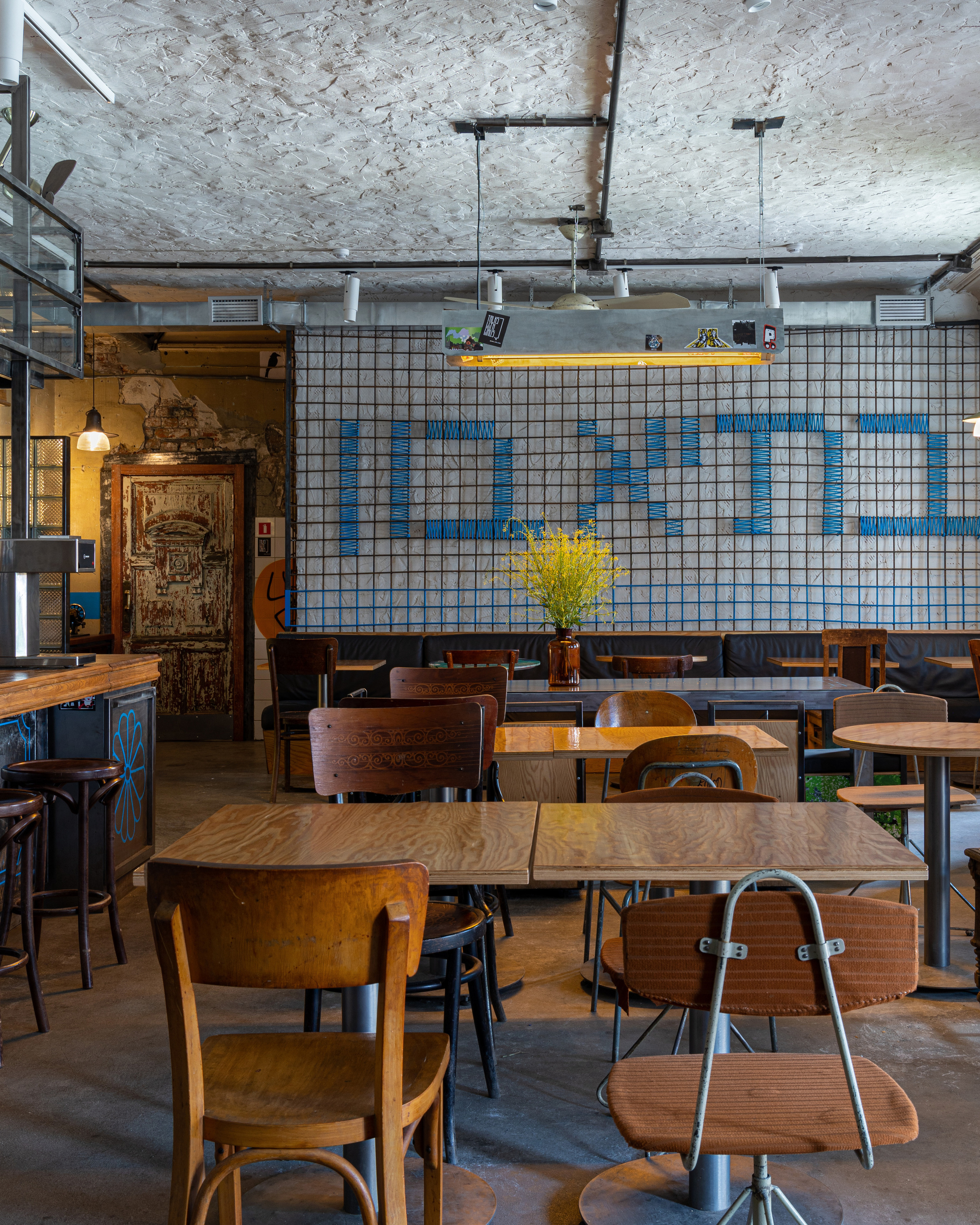 Руин бар Mazltov