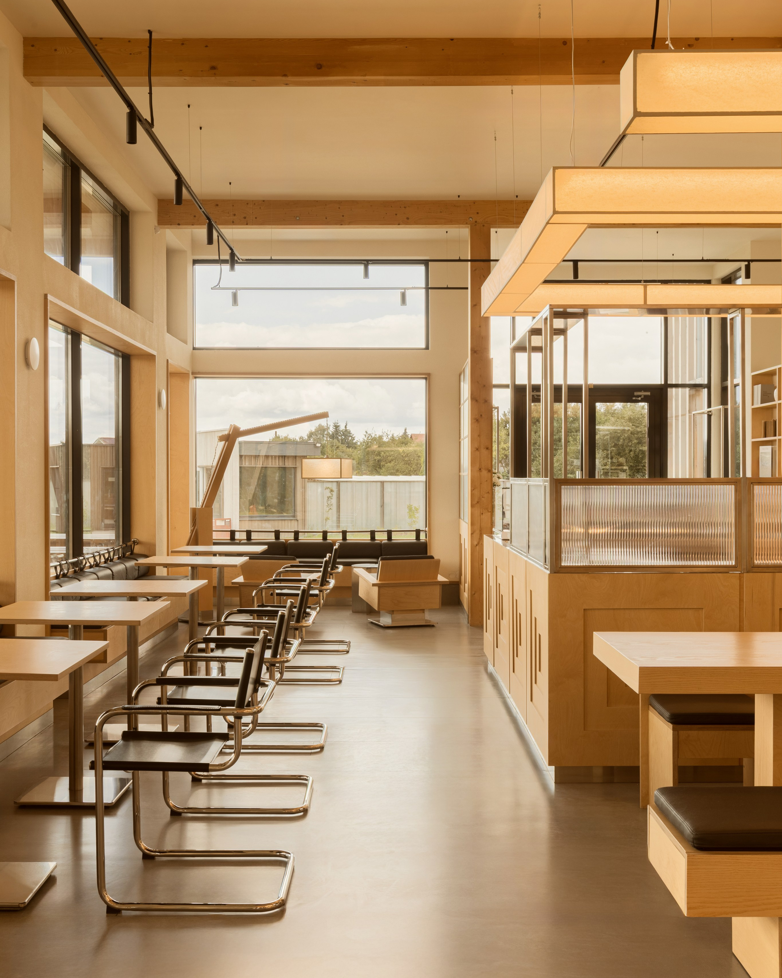 Модернистское кафе-пиццерия на природе: проект FruitDesign с акцентом на созерцание. Basicvorsma.