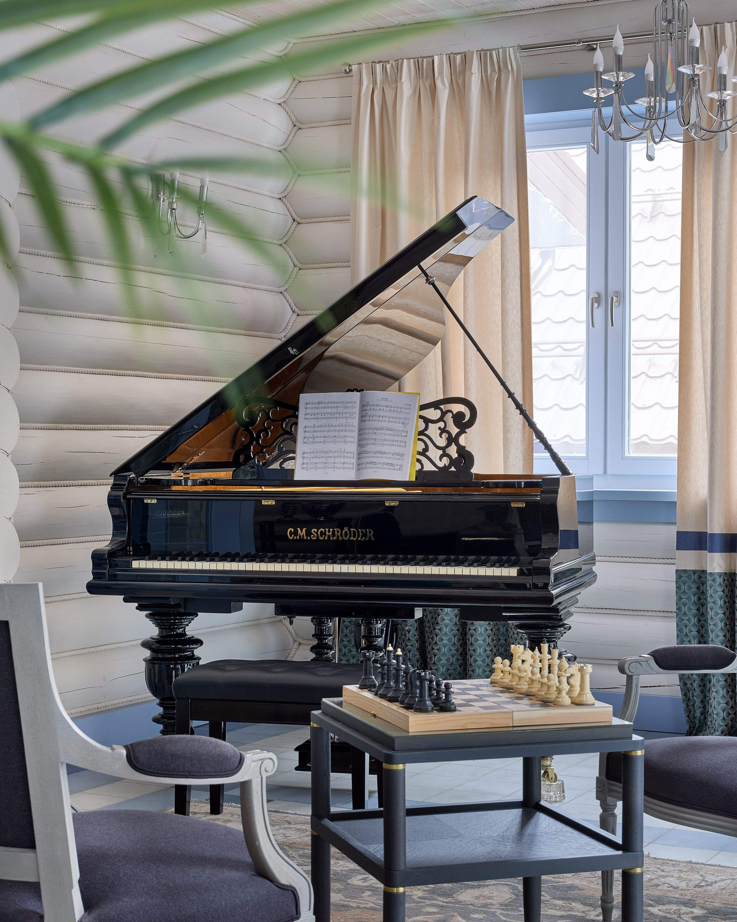 Бревенчатый светлый дом