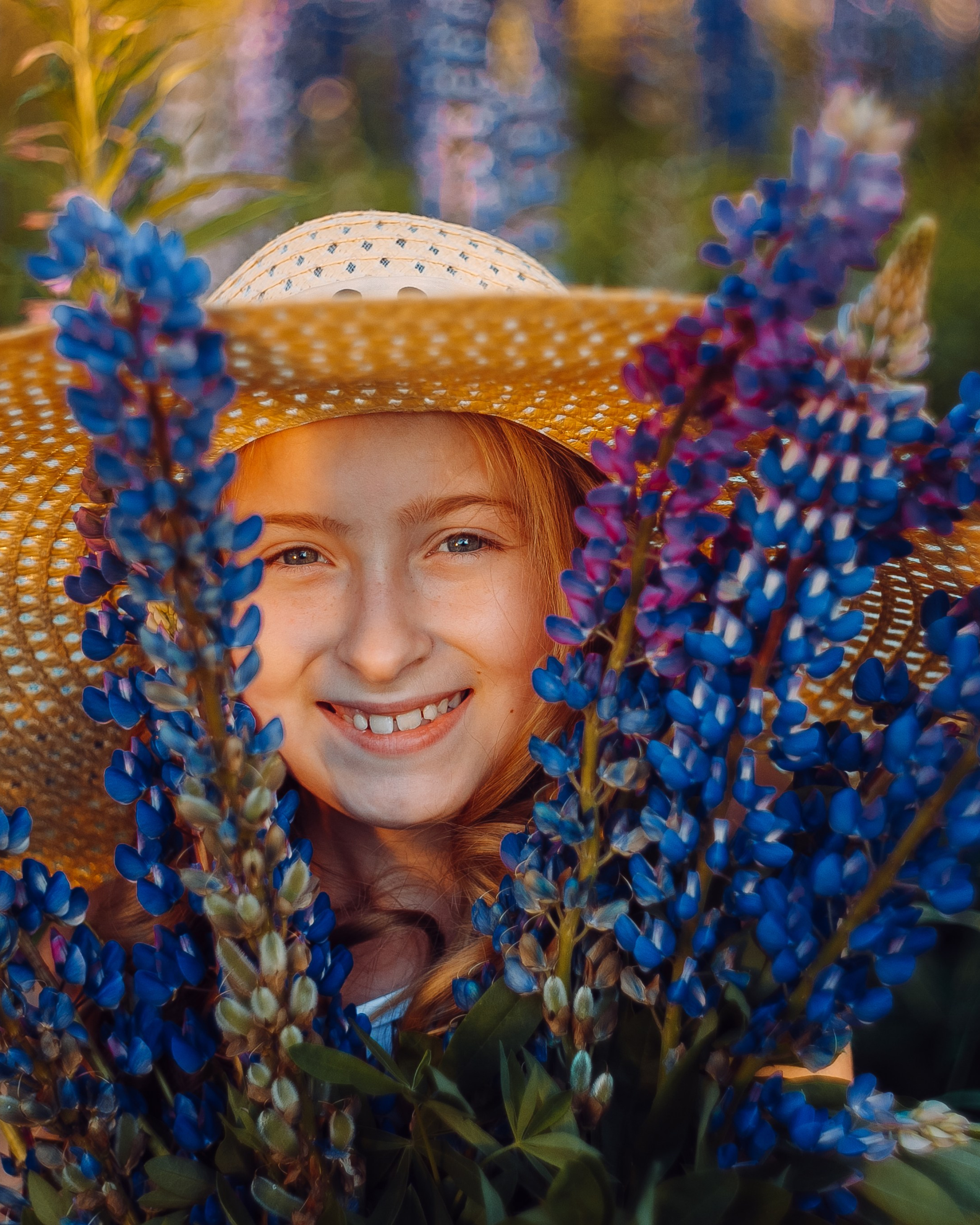 Солнечная Алена в Люпинах