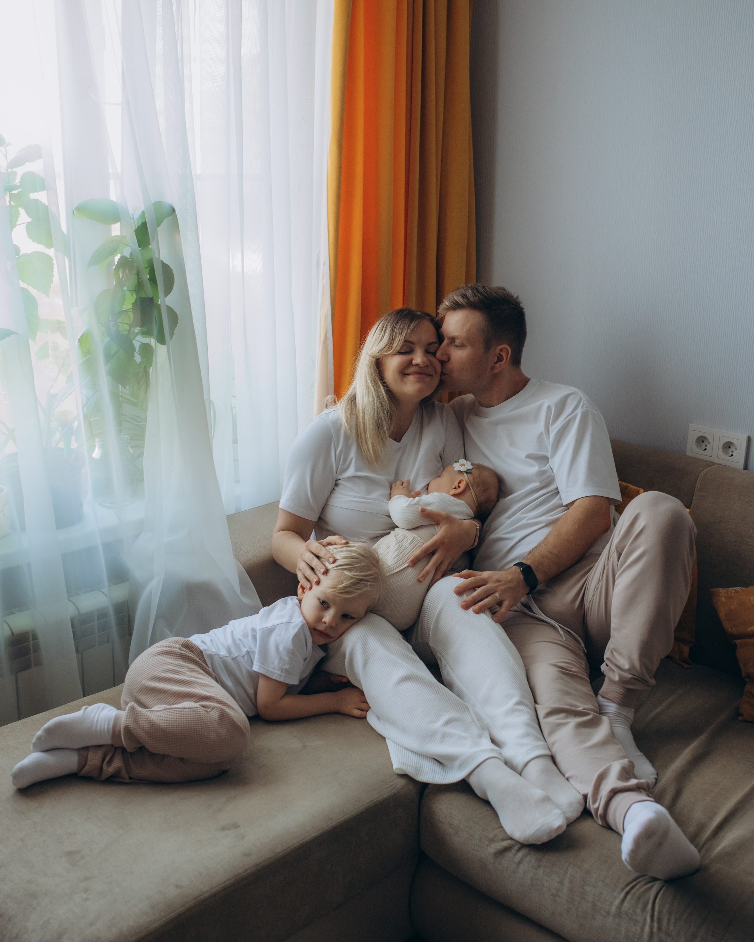 Катя, Денис и малыши