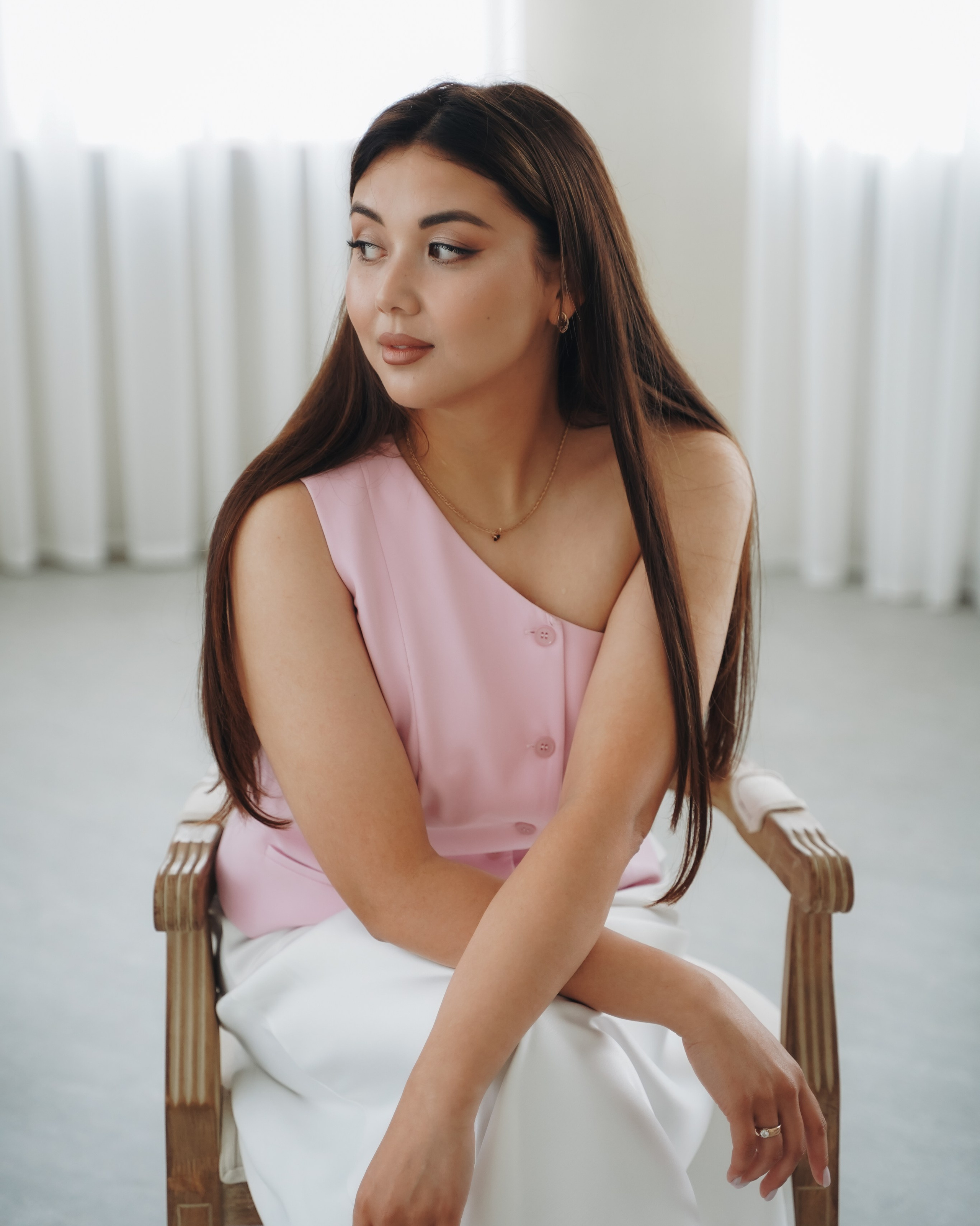 Альфинур — женский потрет