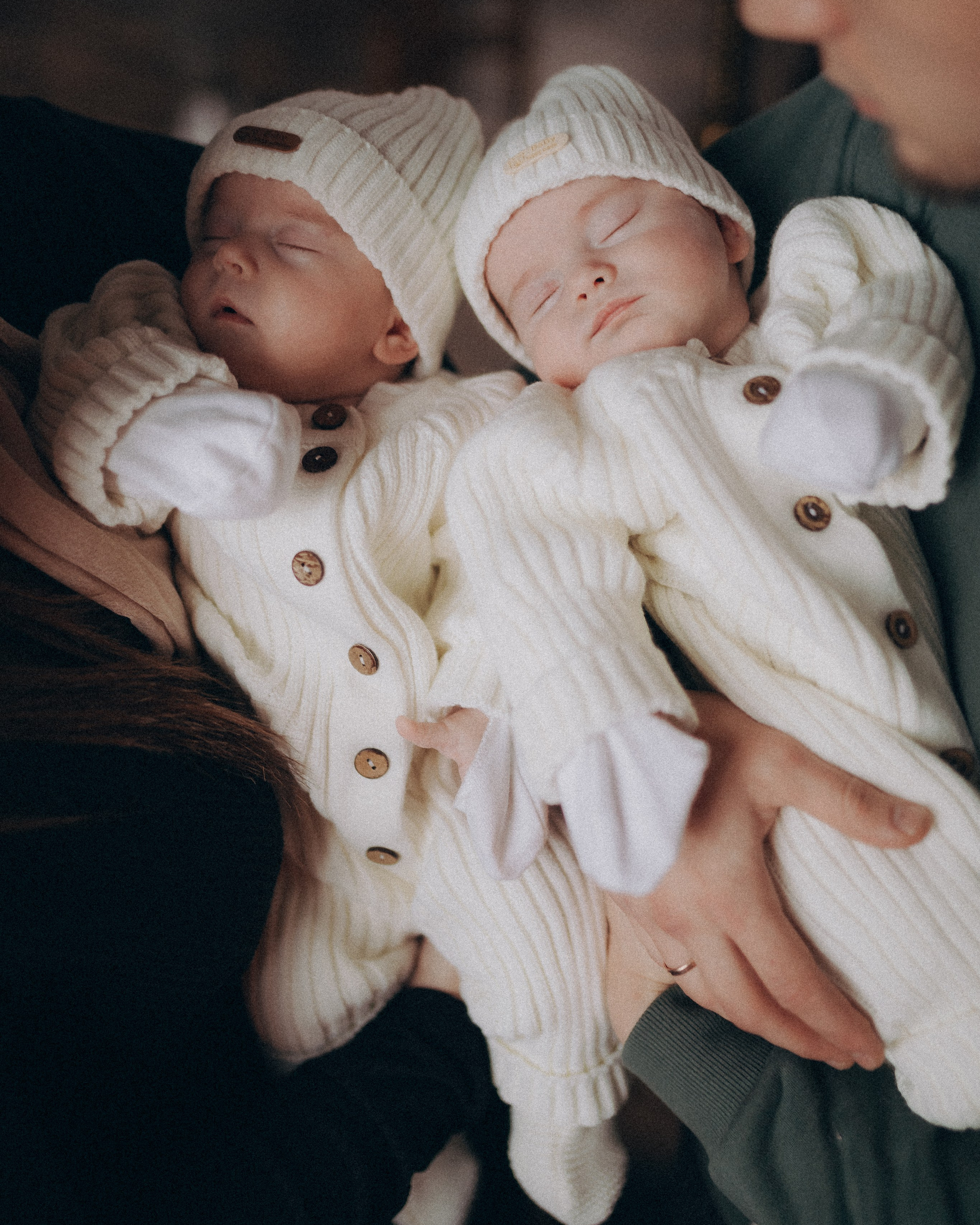 Сестрёнки двойняшки