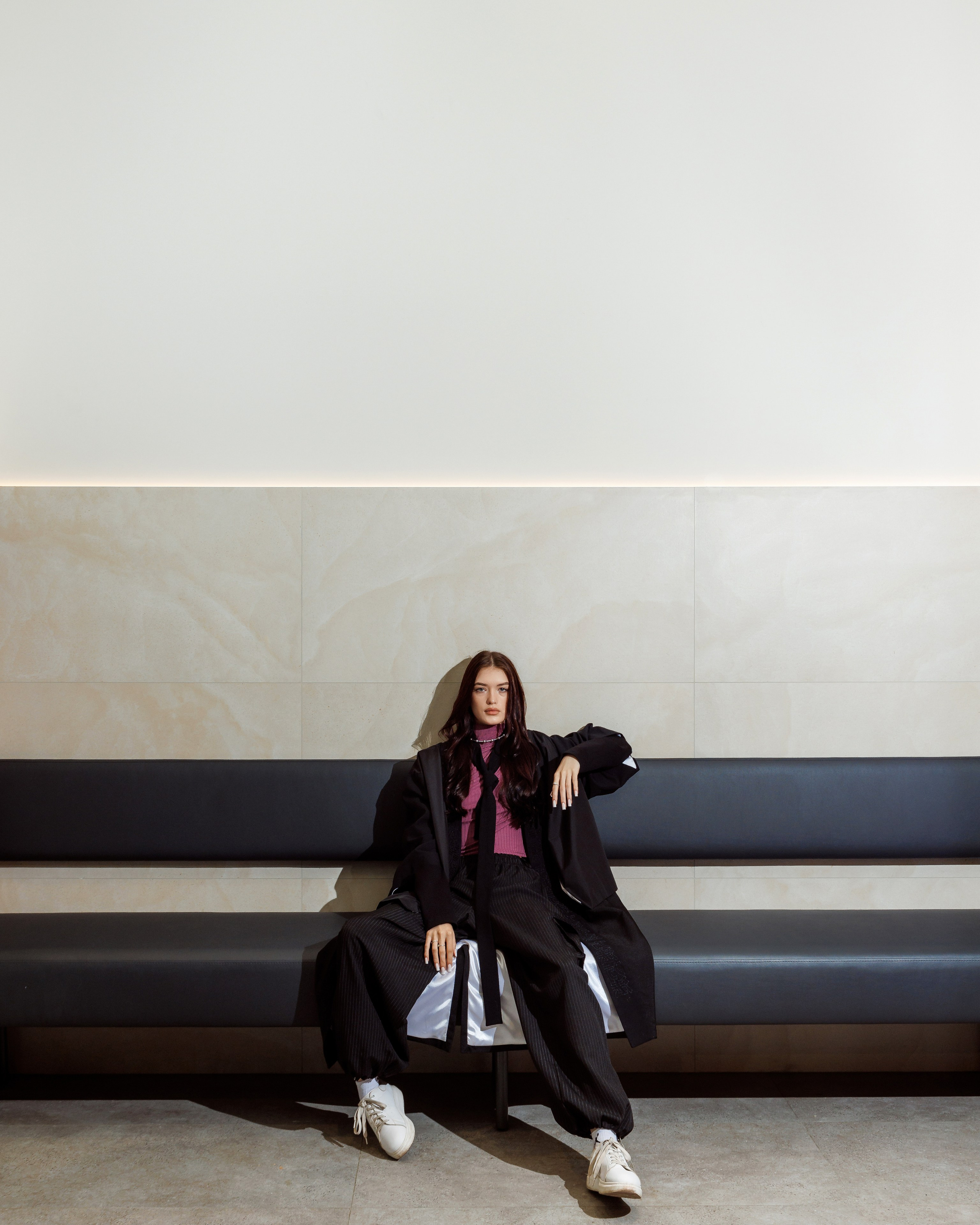 TONY CLOU. Съёмка в кофейне