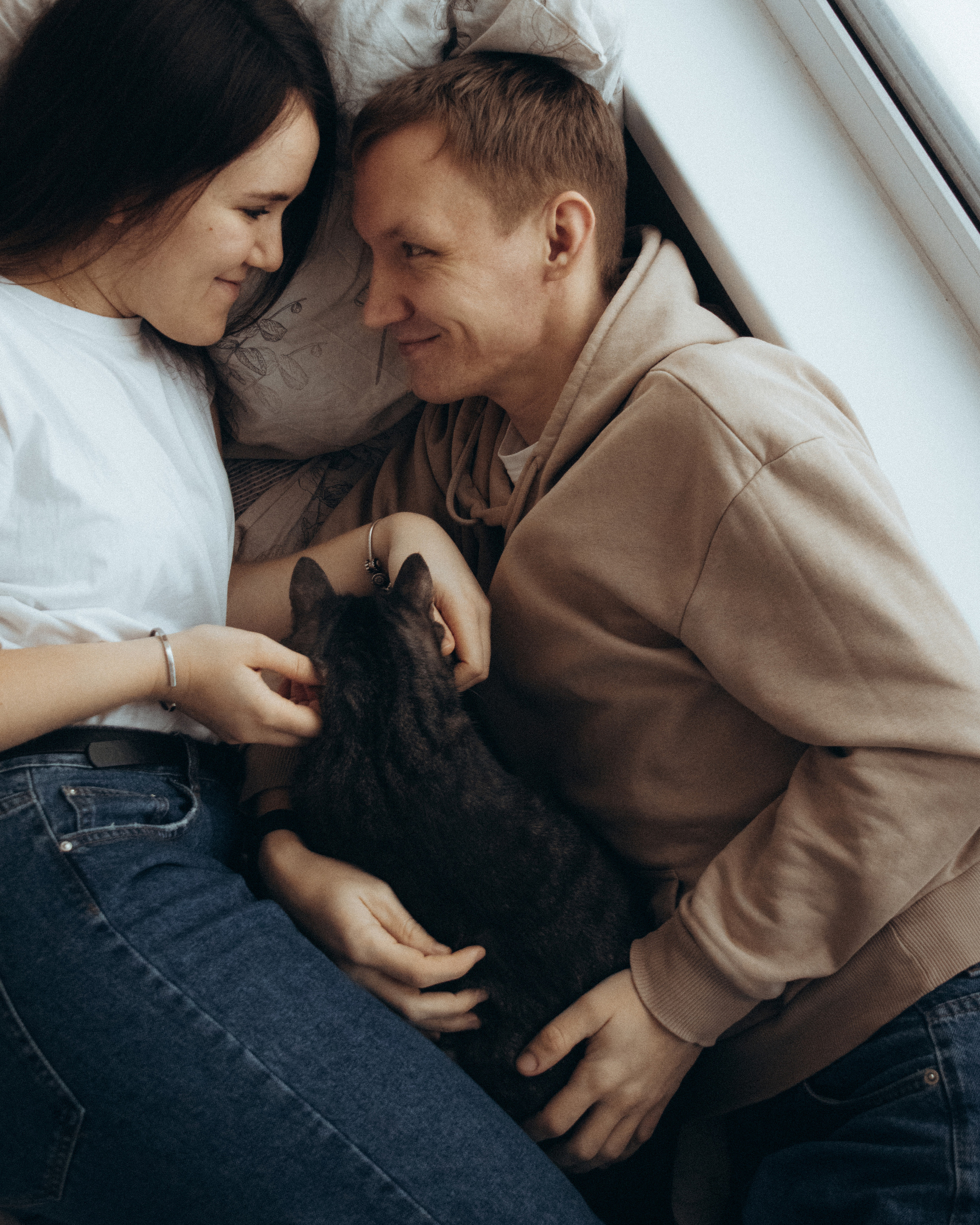 Давай сегодня останемся дома?