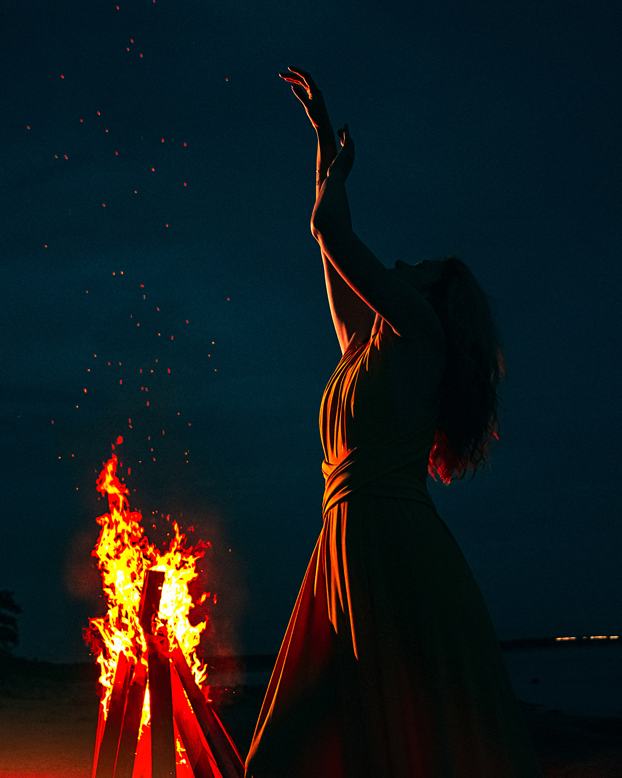 Валя. Съёмка на Финском заливе в воде и с огнём