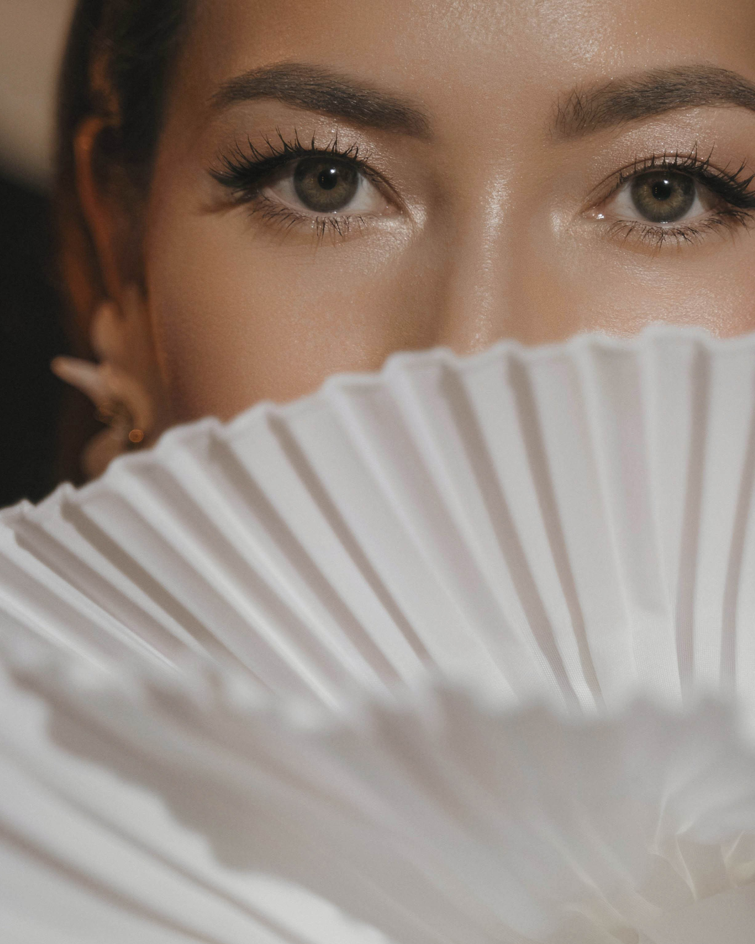 ДЕРЖИ МЕНЯ ЗА РУКУ