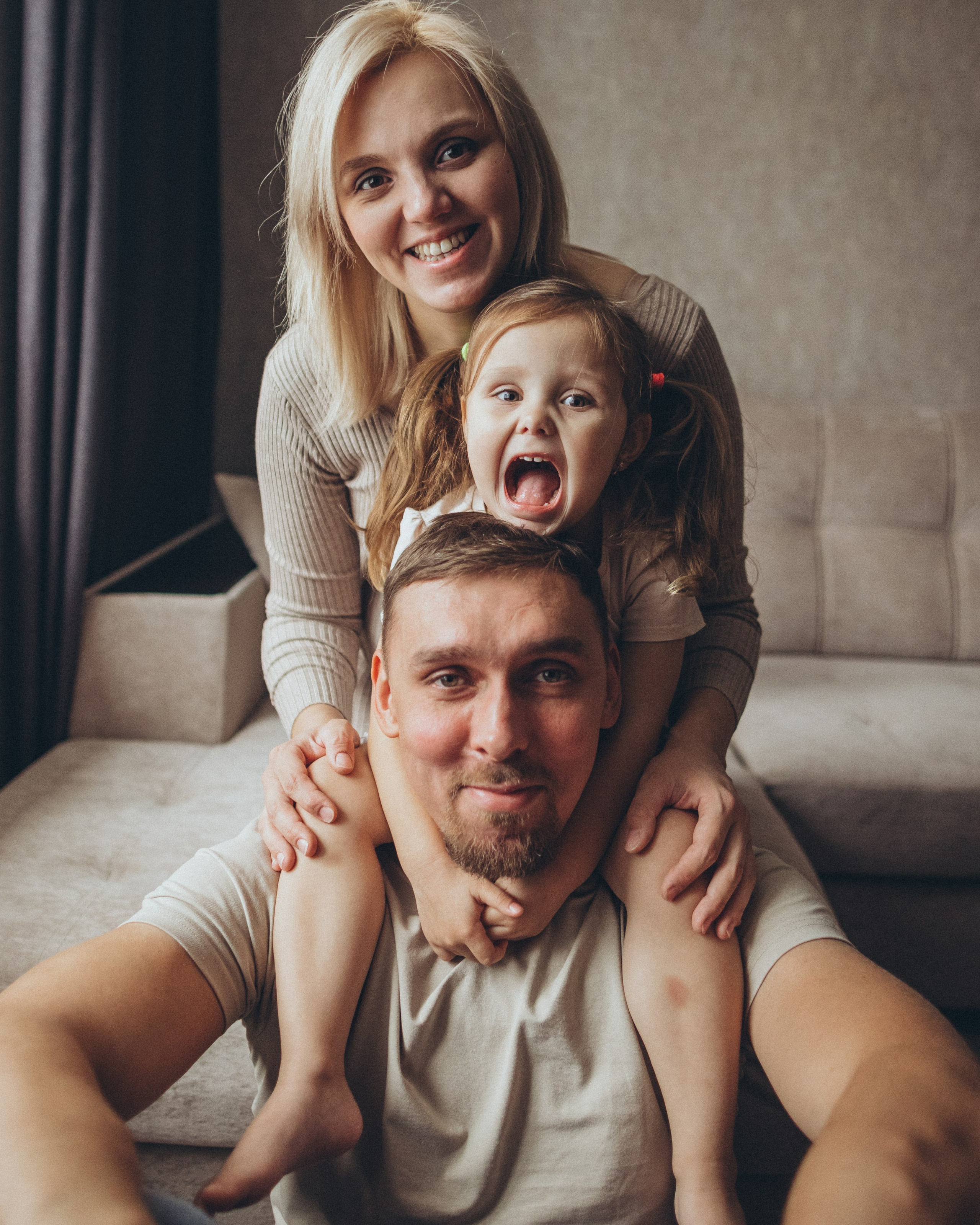 Рустам, Аделя, Вика