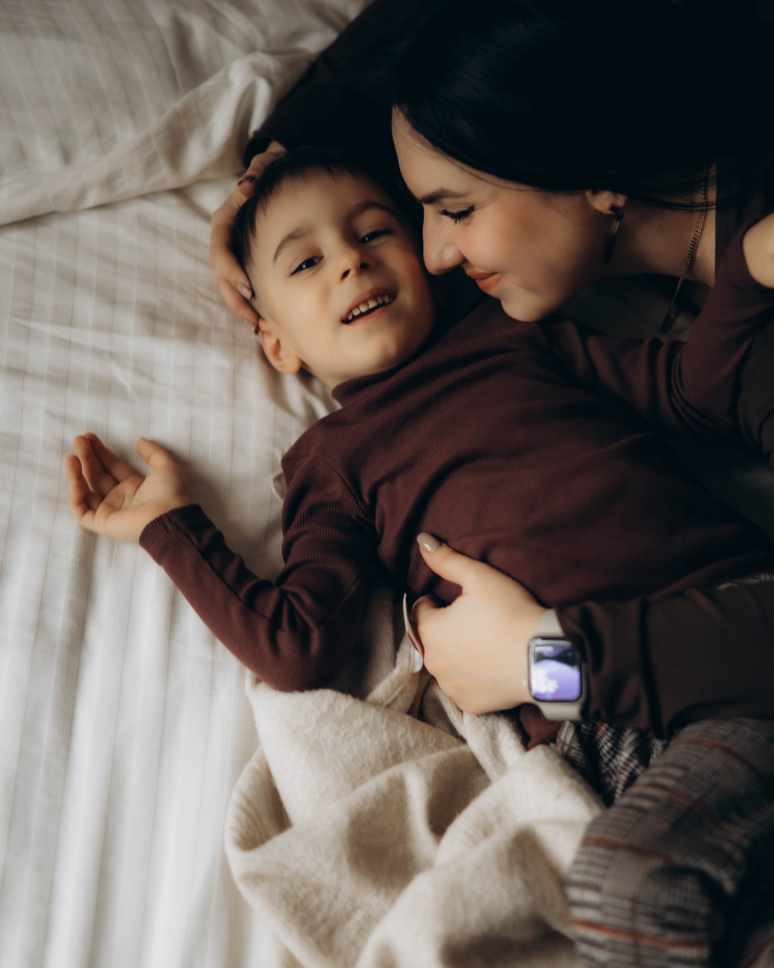 Ложись в снег и закрой лапой нос