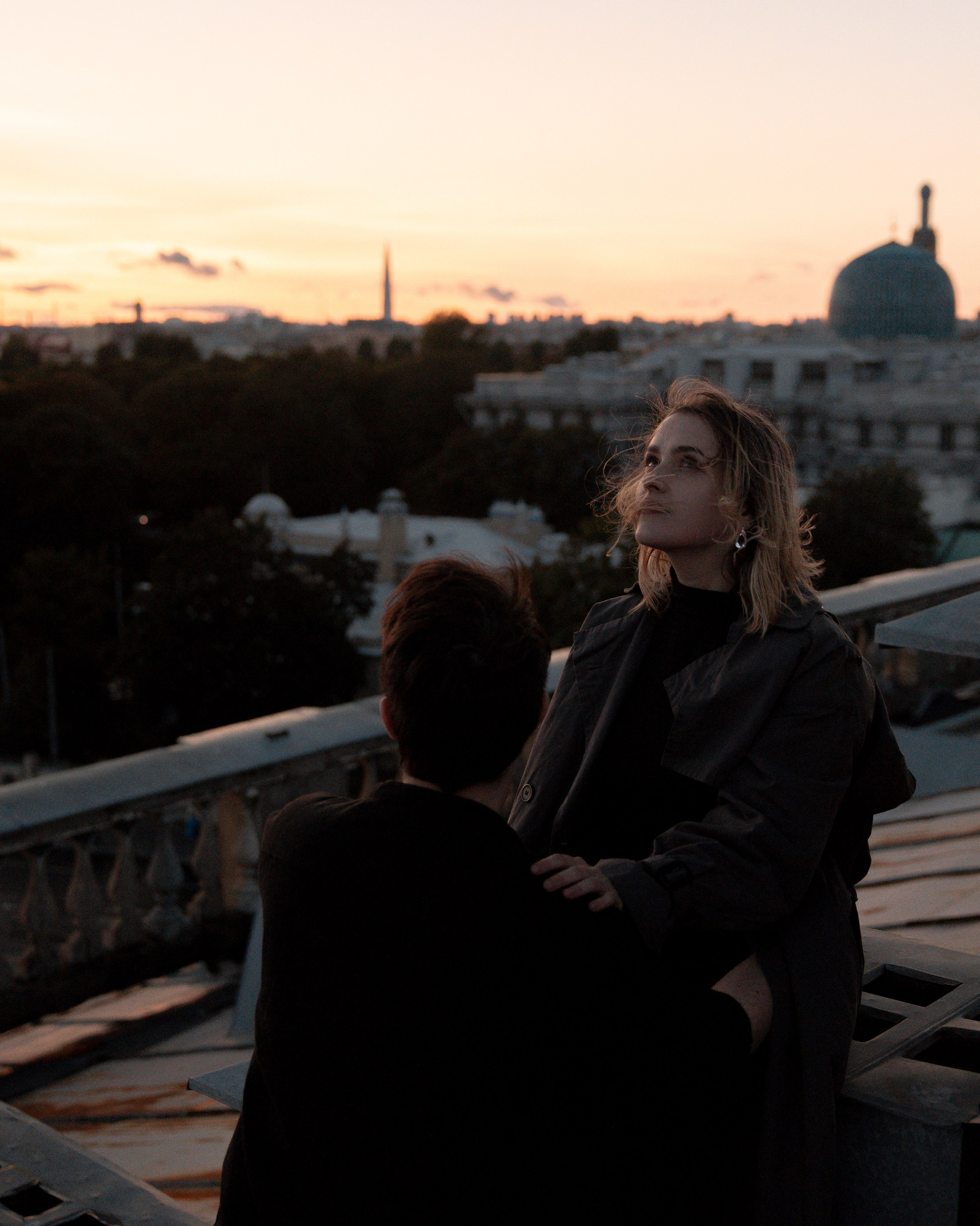 Над антеннами и проводами (Свадьба Ромы и Саши: Объект охраняется)