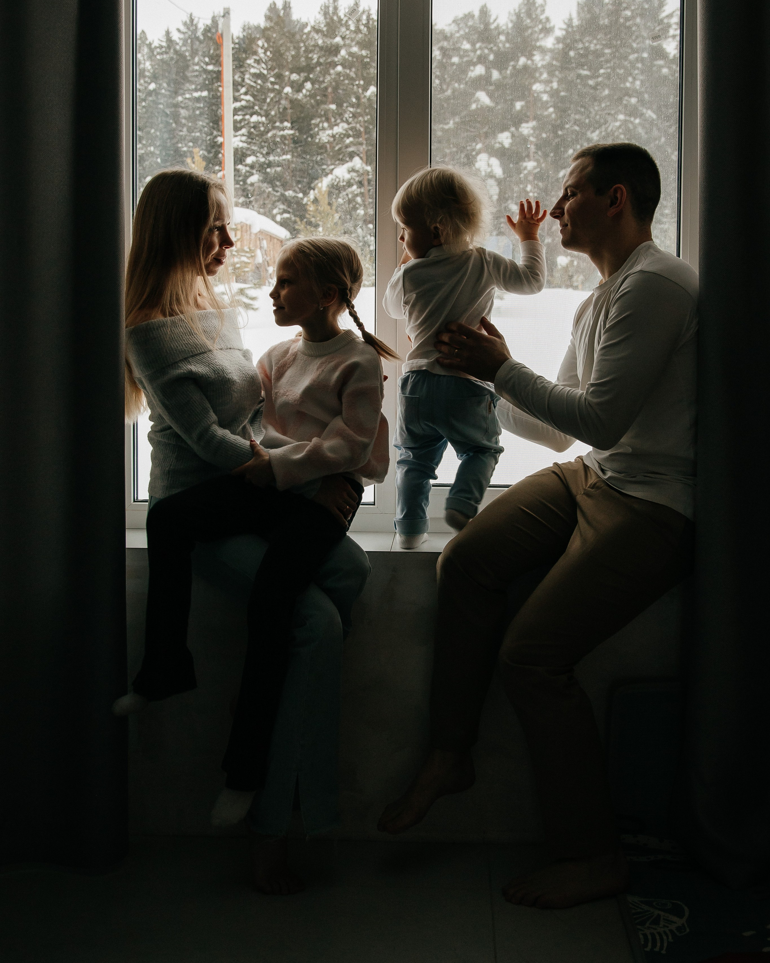 Объятие семьи длится всю жизнь