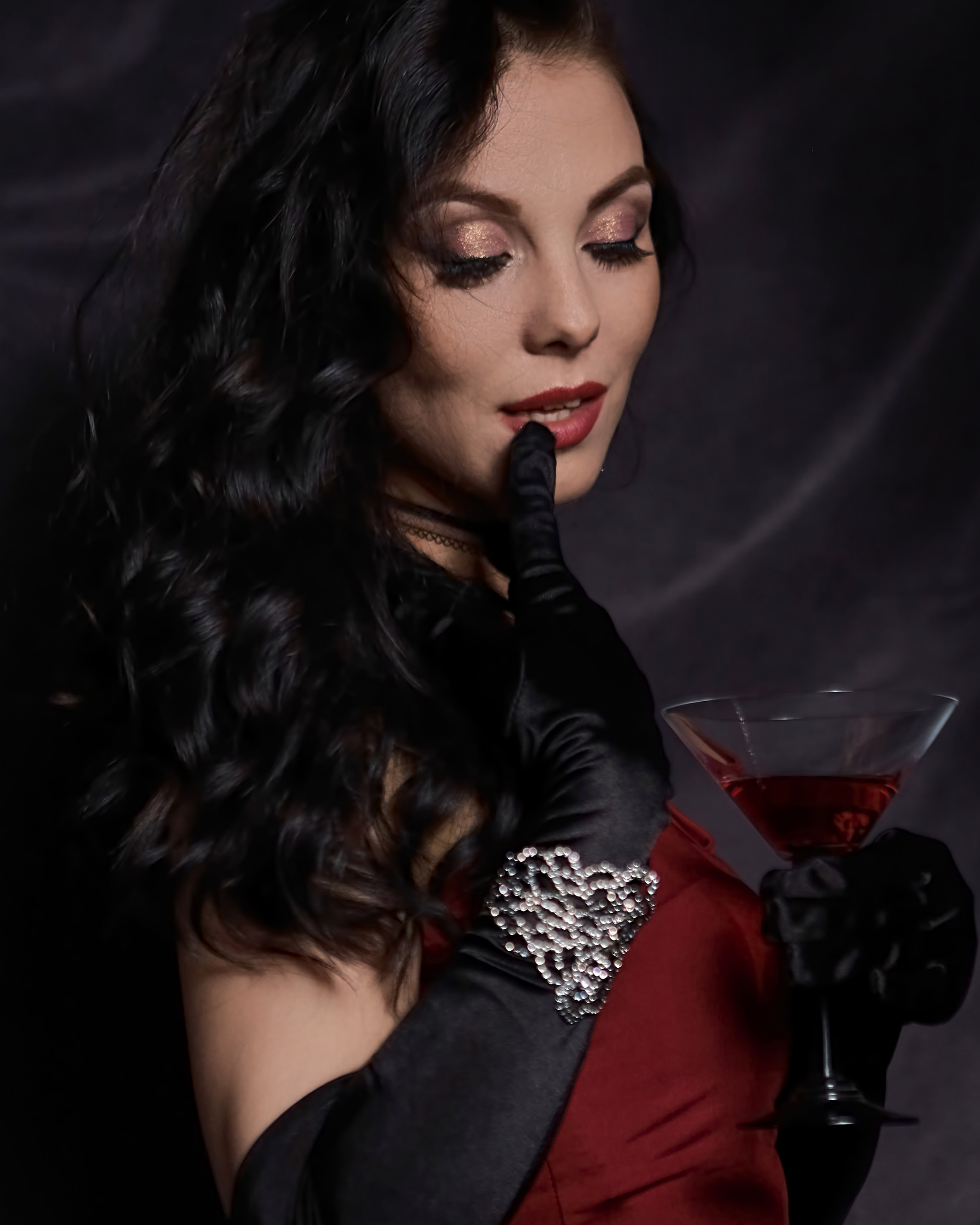 Ирина с&nbsp;красными розами