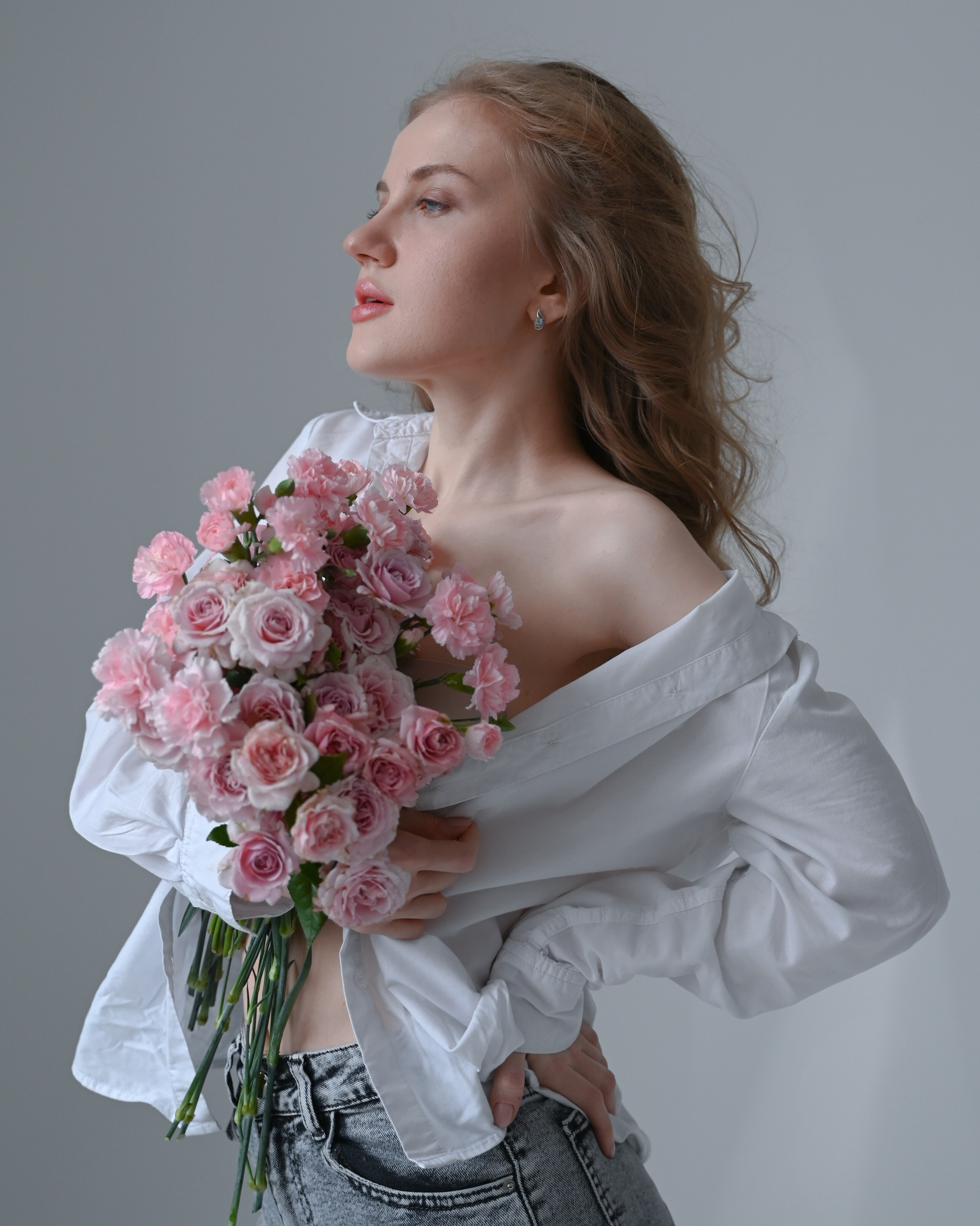 Женская фотосессия с&nbsp;цветами