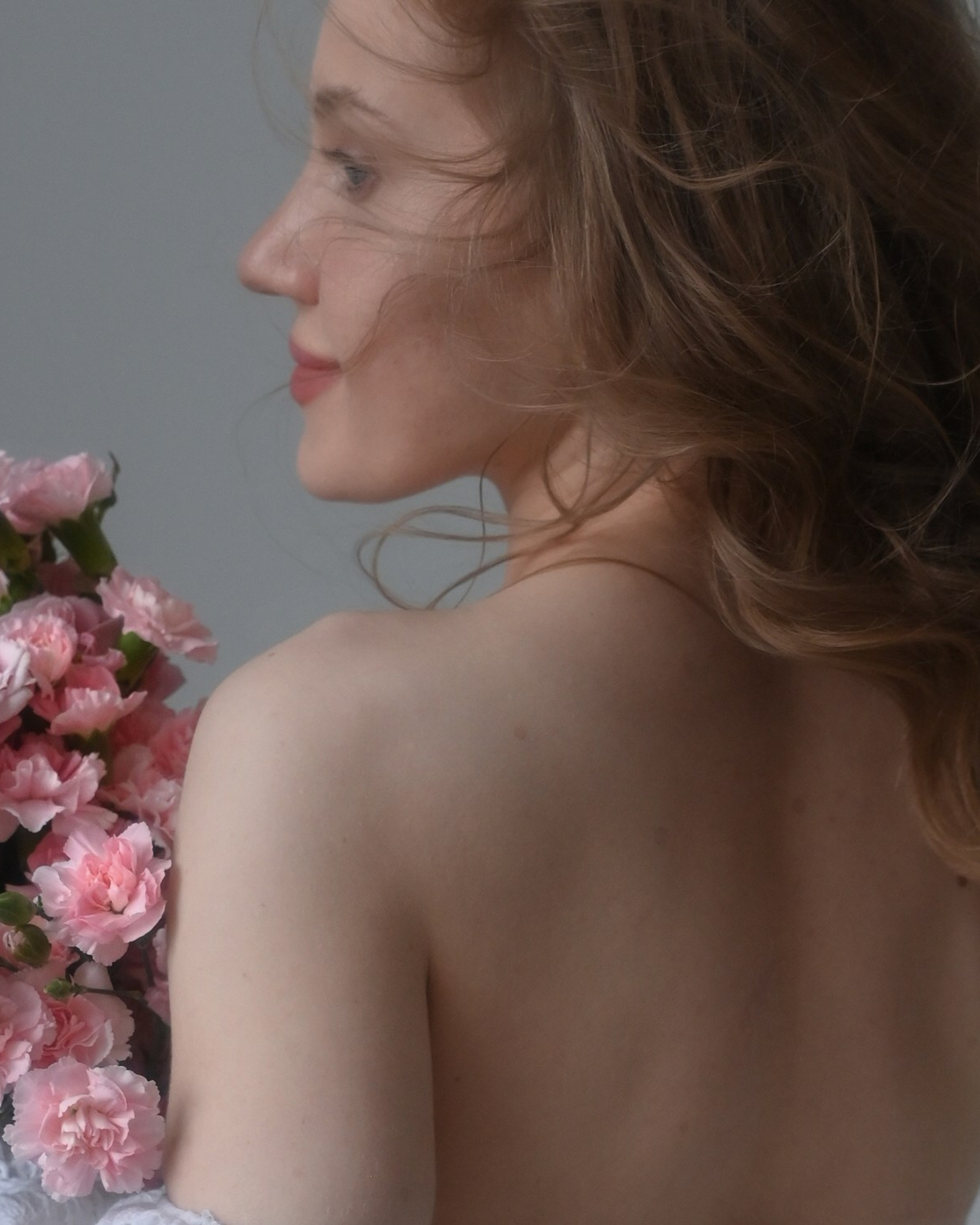 Женская фотосессия с&nbsp;цветами